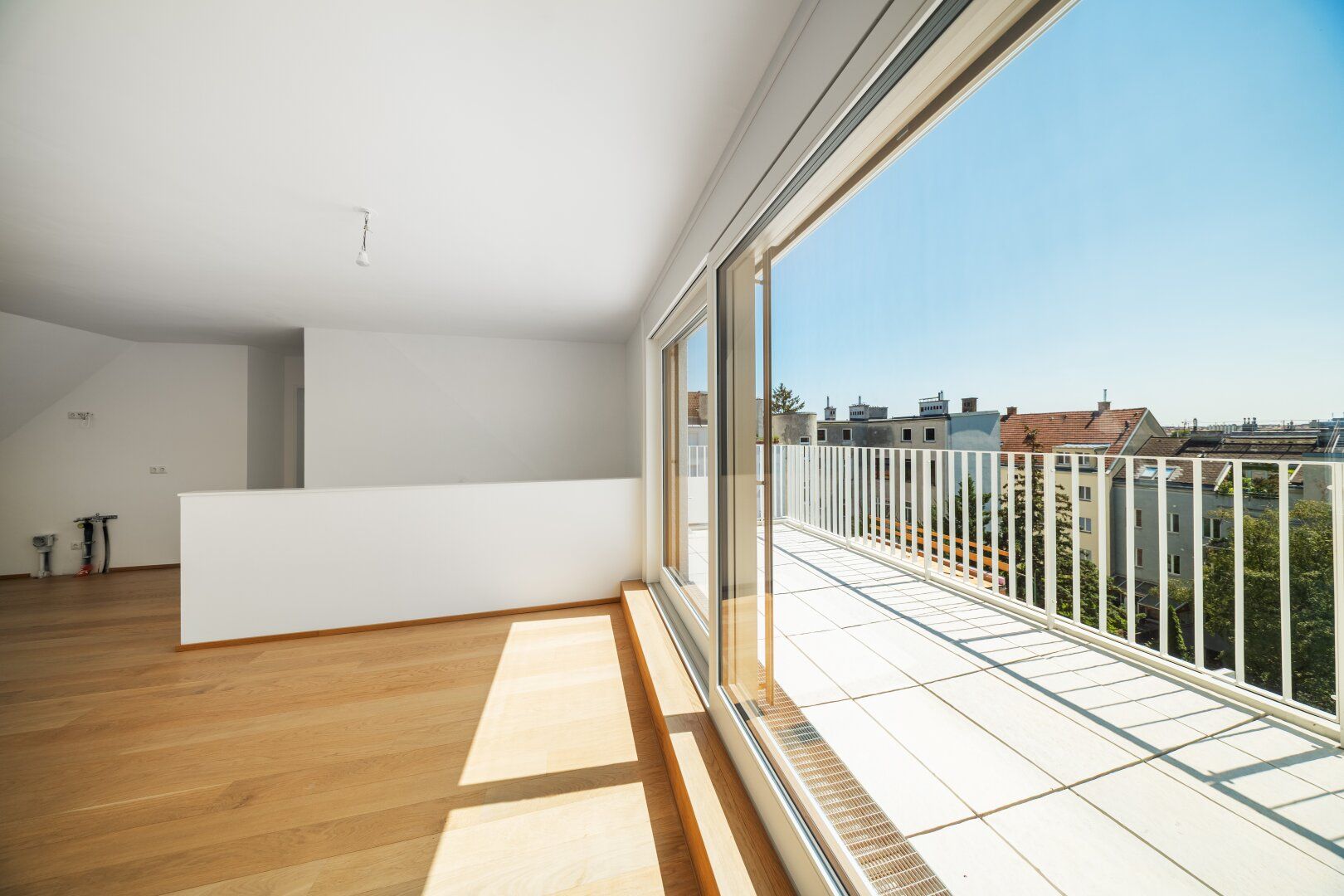 THE TEMPTATION - Dachgeschoss-Maisonette mit 2 Terrassen + Balkon | 33 m² Freifläche, 4 Zimmer - Ansicht 2