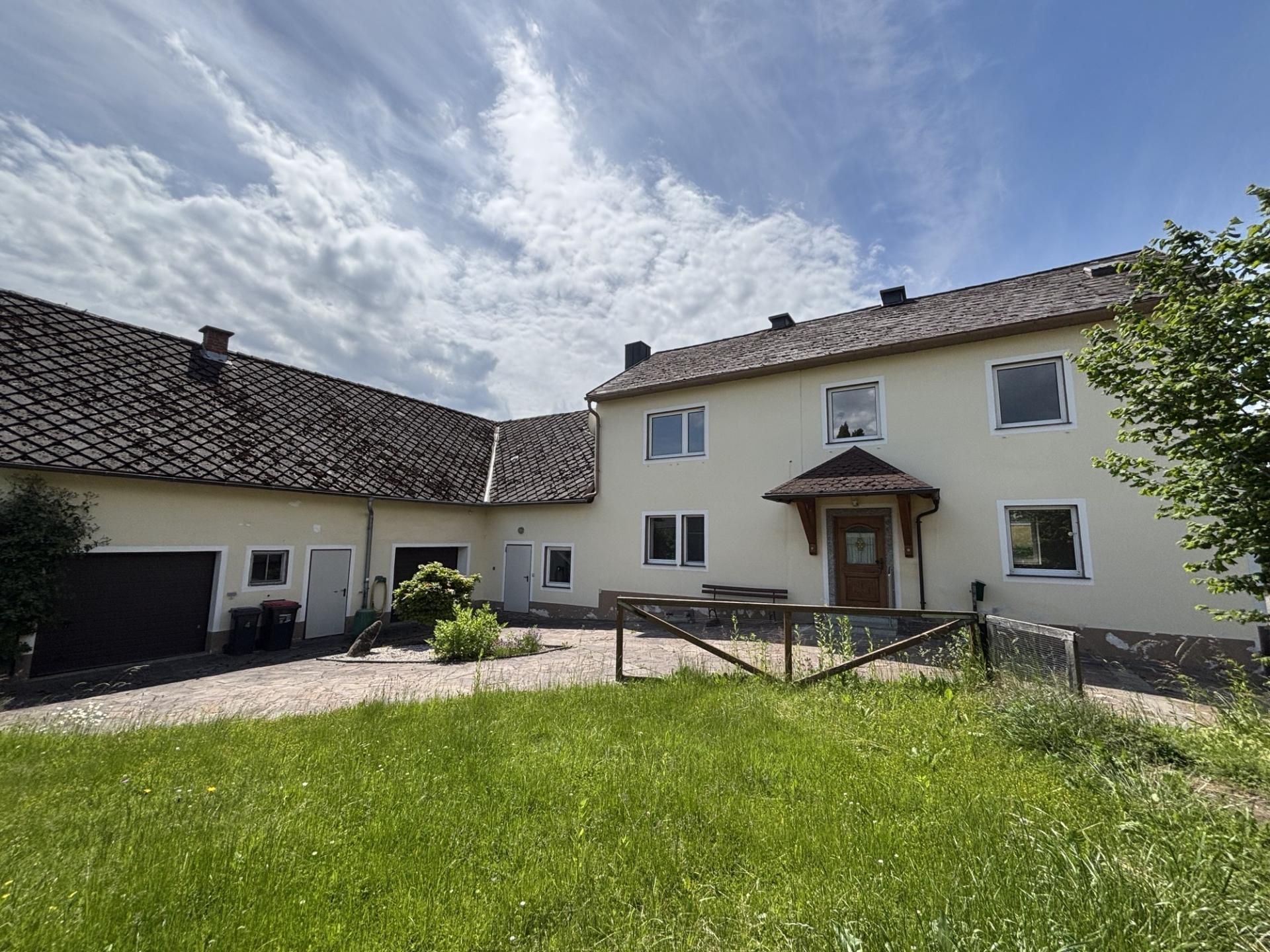 Wohnhaus samt Wirtschaftstrakt mit Entwicklungsmöglichkeiten