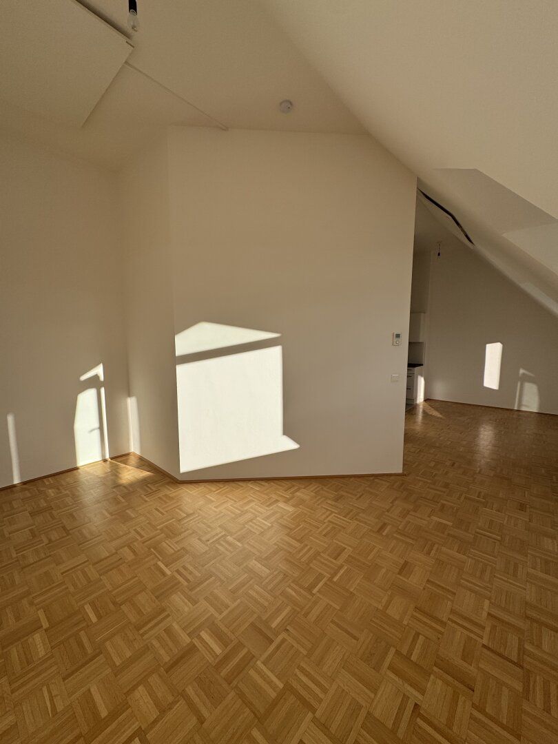 Charmante DG-Wohnung | 46 m² | hell & ruhig | Nähe U4/Naschmarkt | € 1.090 - View 5