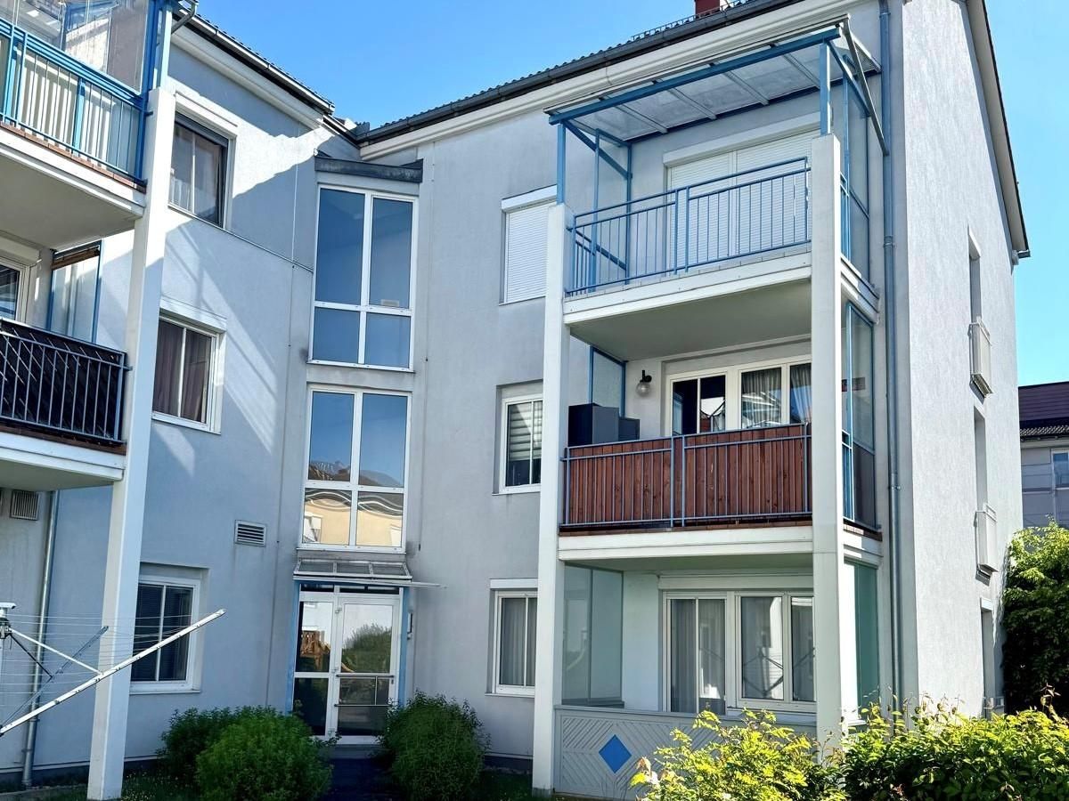 Helle, teilmöblierte Eigentumswohnung mit sonnigem Balkon - Zentrumslage!