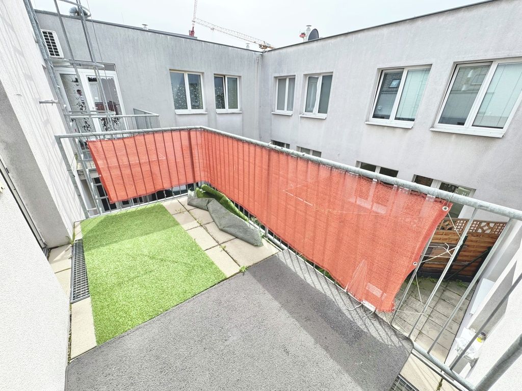 BALKONTRAUM | TOPLAGE NÄHE DONAUZENTRUM | HELLE SINGLE-WOHNUNG | U-BAHN-NÄHE
