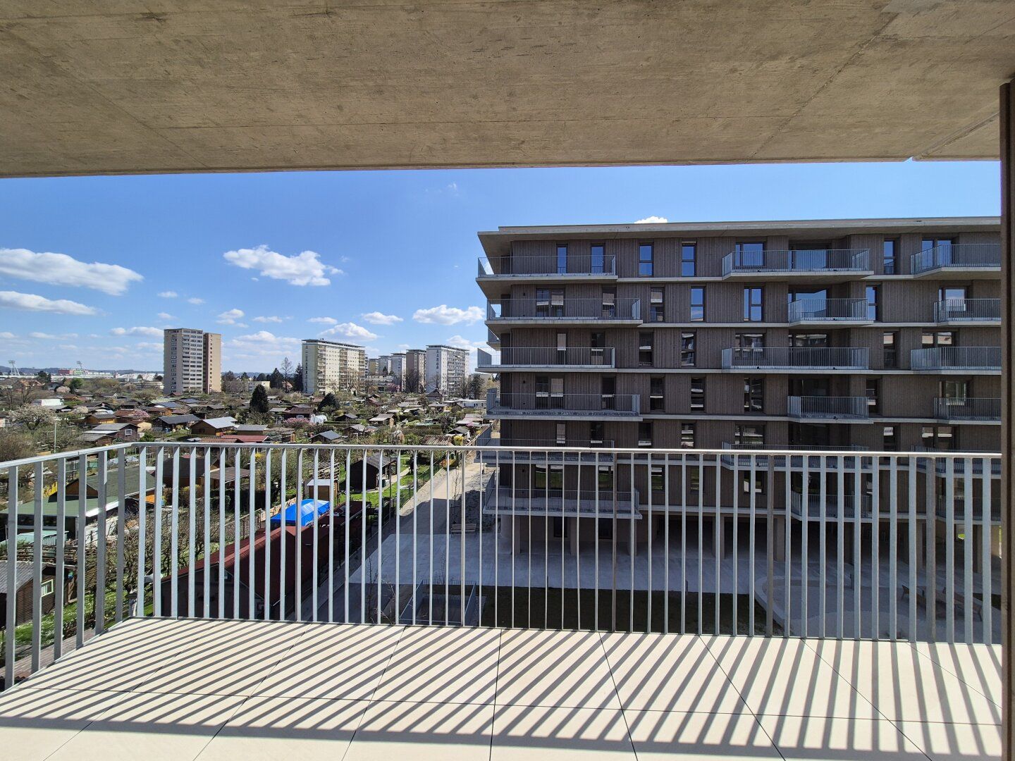 Optimal aufgeteilte Familienwohnung mit 4 Zimmern und großem Balkon