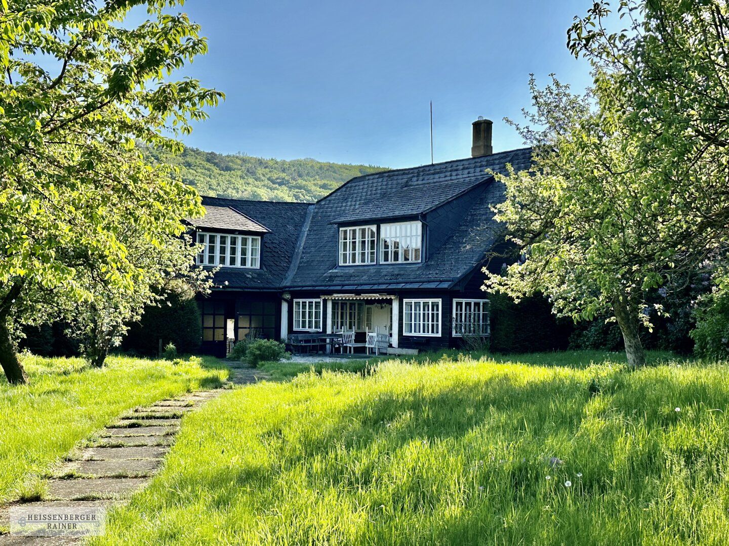 LANDHAUS MIT PARK, WALD UND BADESEE /// 30 MINUTEN VON DER OPER