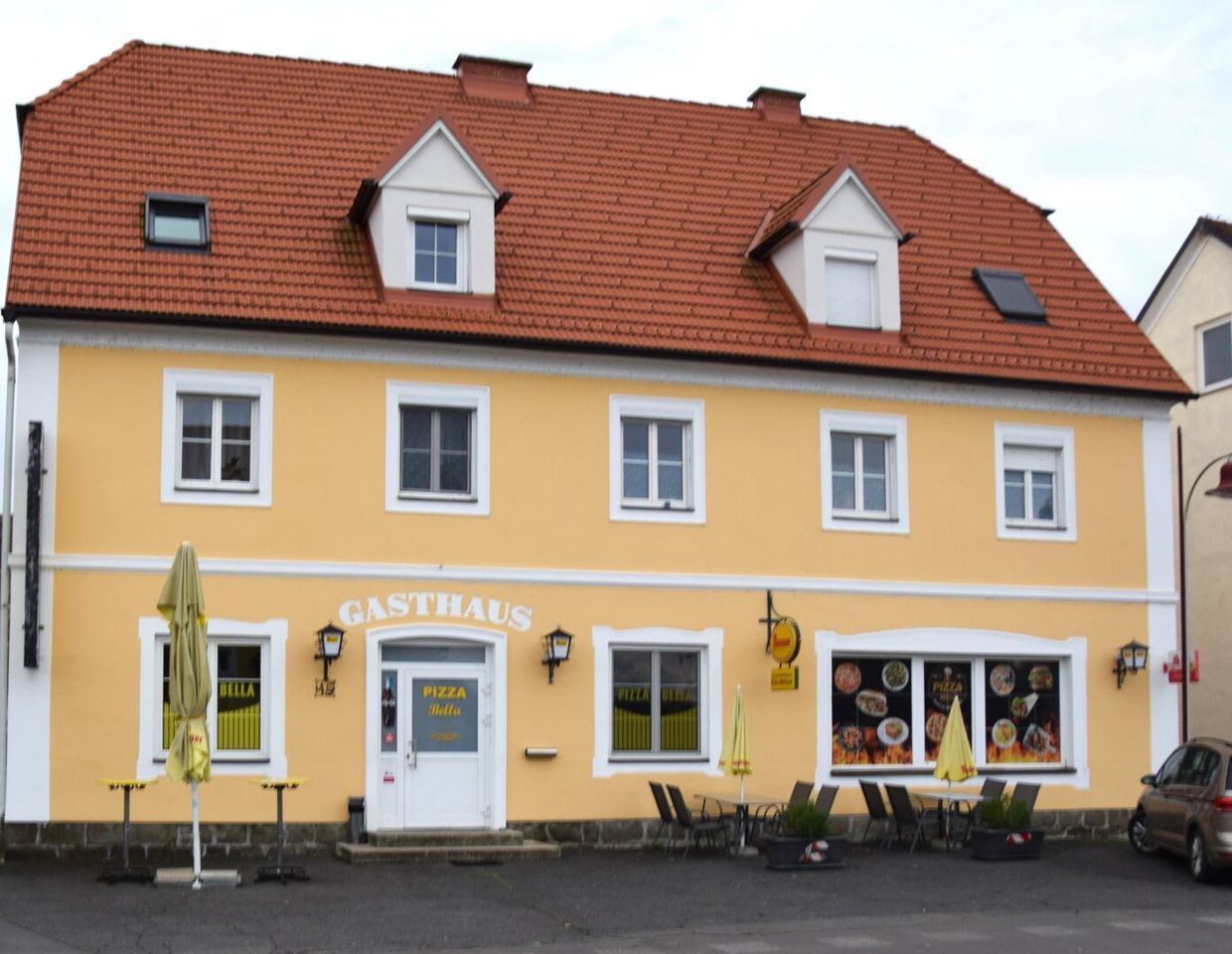 Sehr interessantes Anlageobjekt Nähe Fehring mit Wohnungen und einem Gasthaus