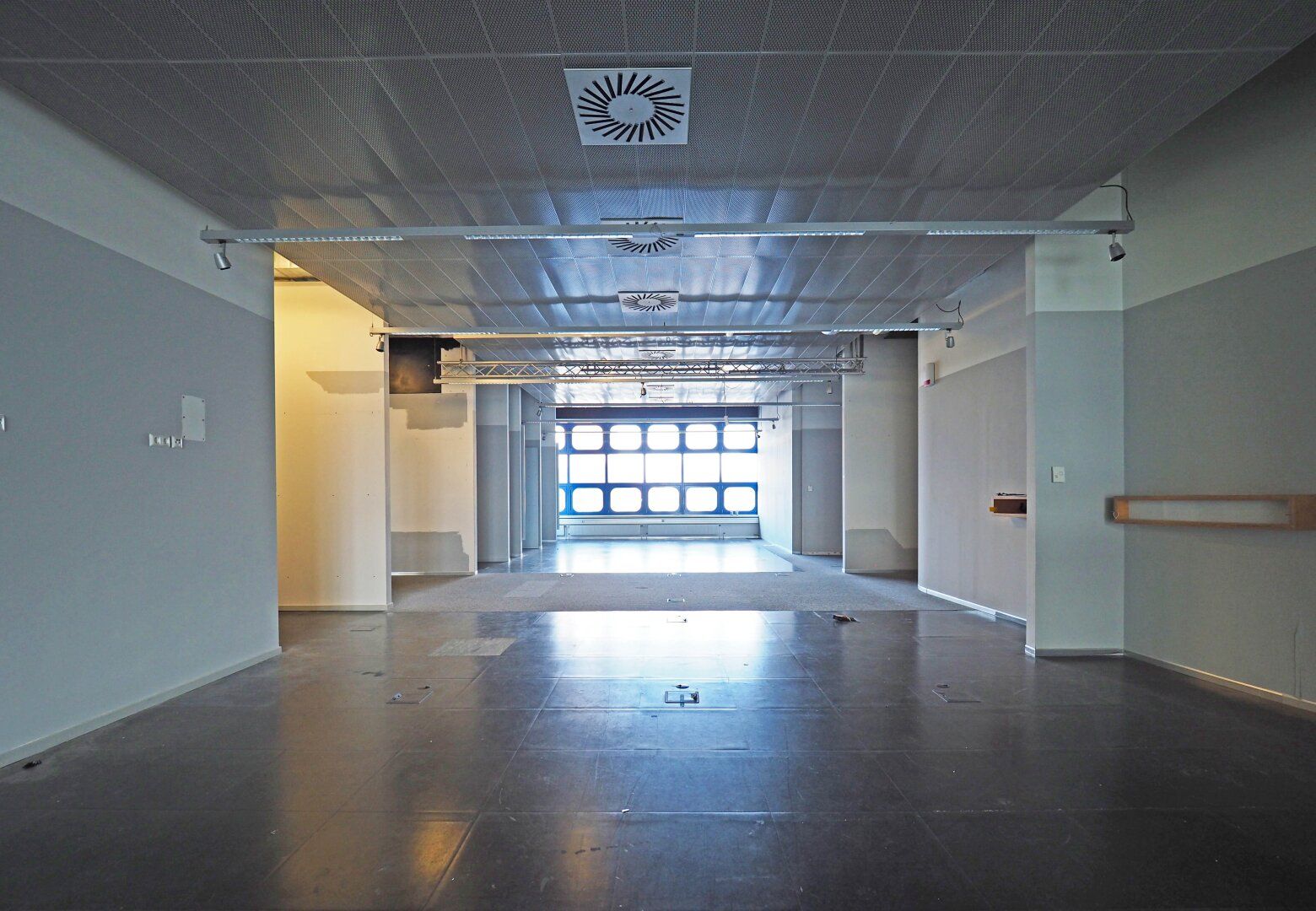 HEILIGENSTÄDTER LÄNDE | moderne Produktionsfläche (auch als Film-, Ton-, Radiostudio, Rechenzentrum bzw. Büro geeignet) - Ansicht 4