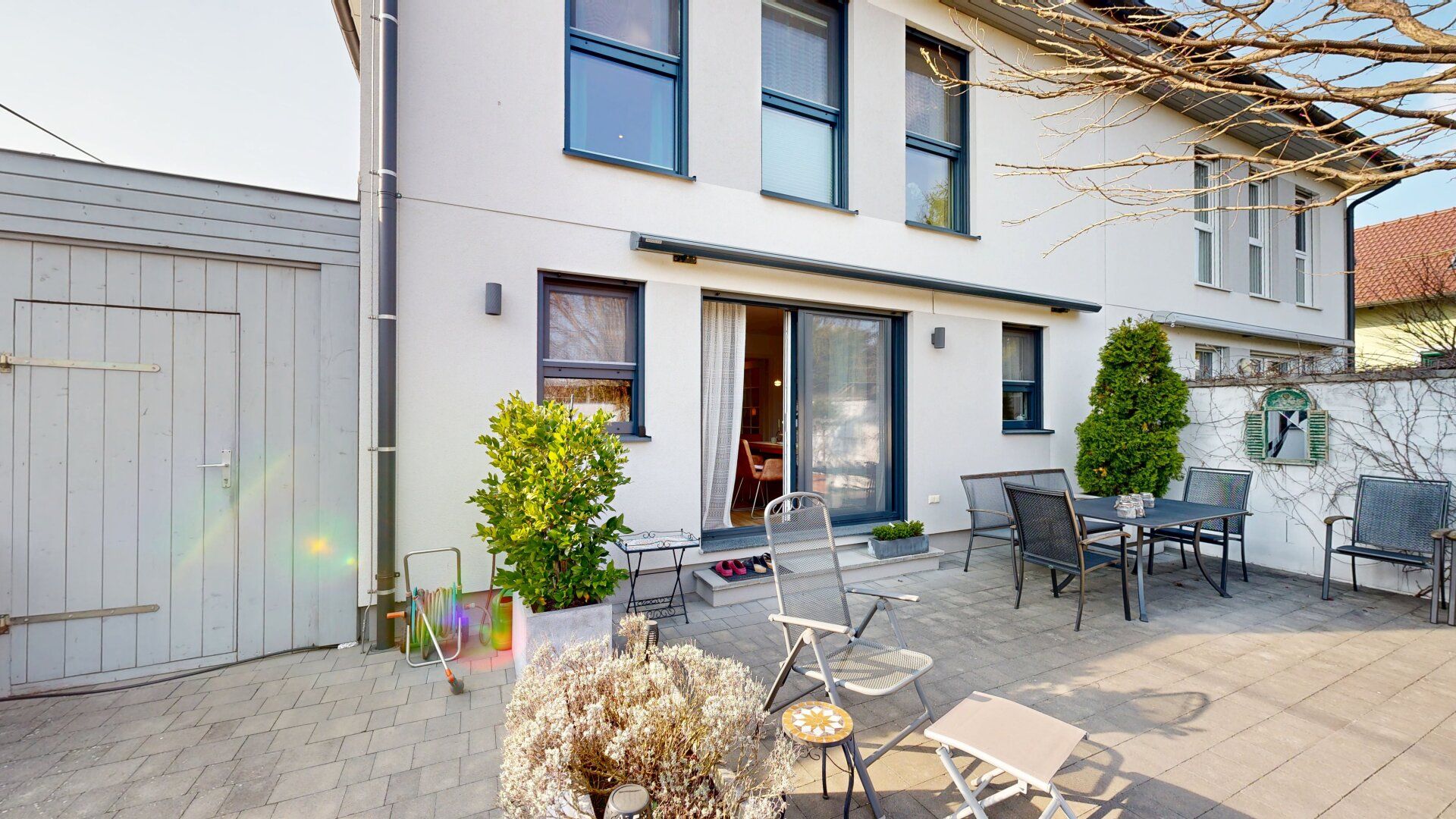 Hús, 114 m², lóð 266 m²