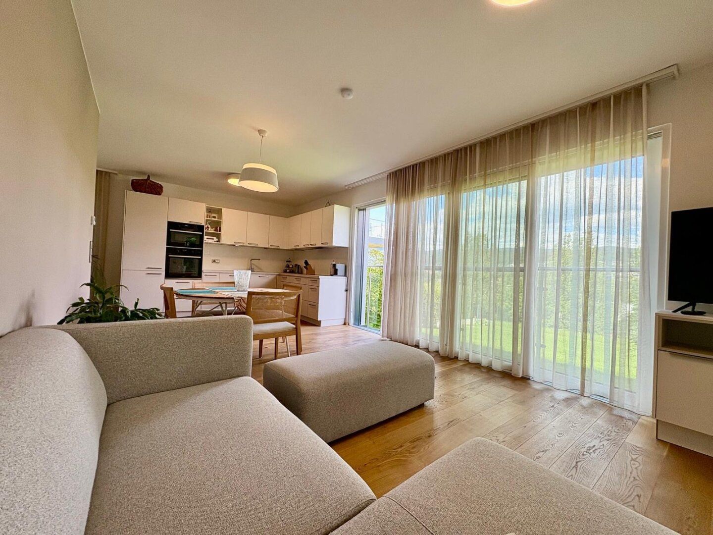 Exklusive 3-Zimmer-Gartenwohnung mit zwei Terrassen in Velden - luxuriös wohnen über dem Wörthersee!