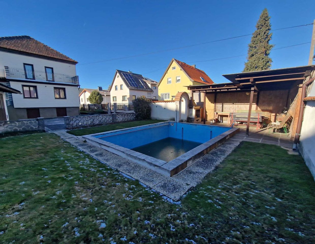 1.001 m² Grund - Wohnhaus mit Pool!