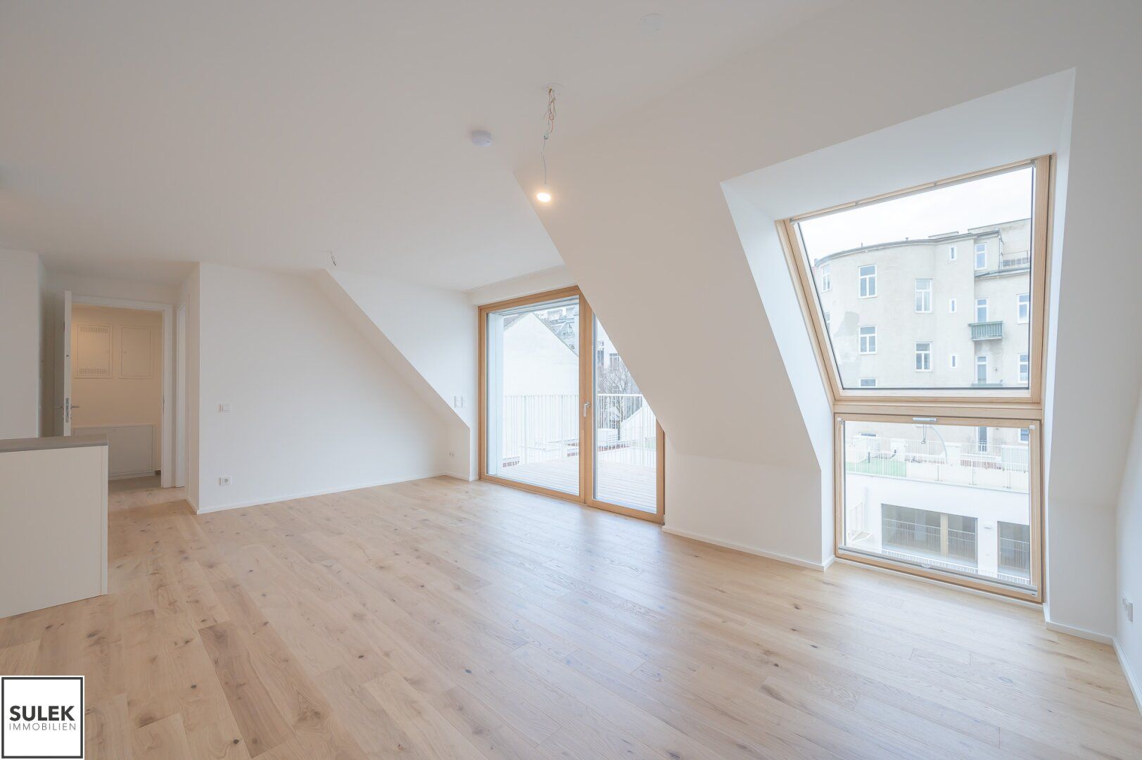 Lange Wege sind Vergangenheit! Belebte Lage & dennoch ruhig! 2 Zimmer + Abstellraum, Schrankraum, Balkon!