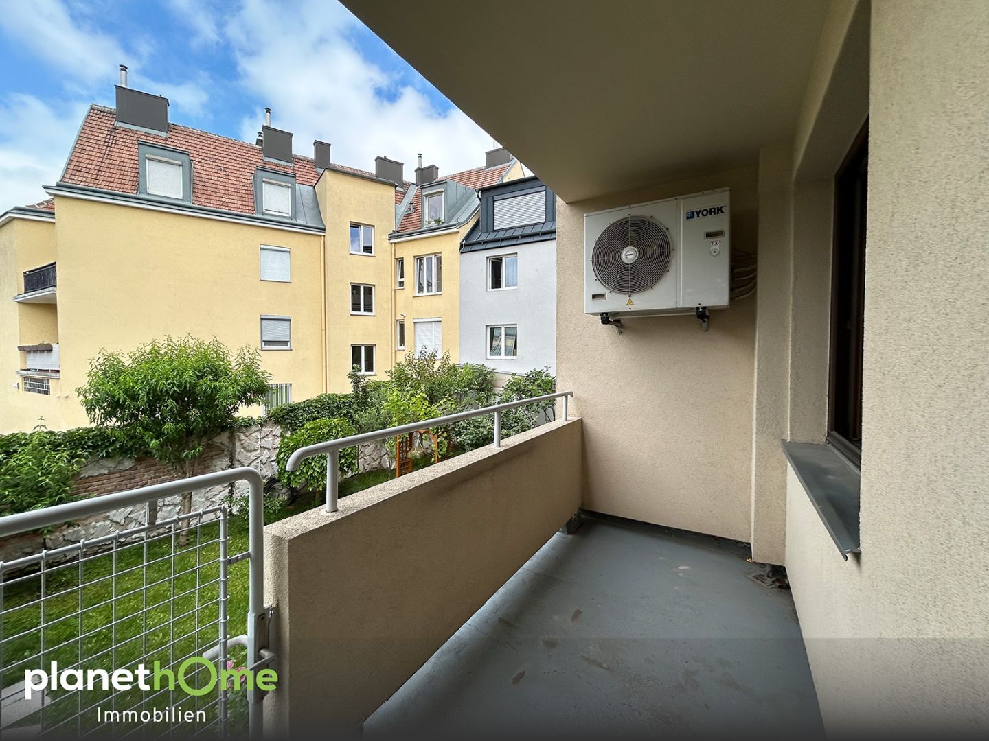Gartenseitige Loggia!