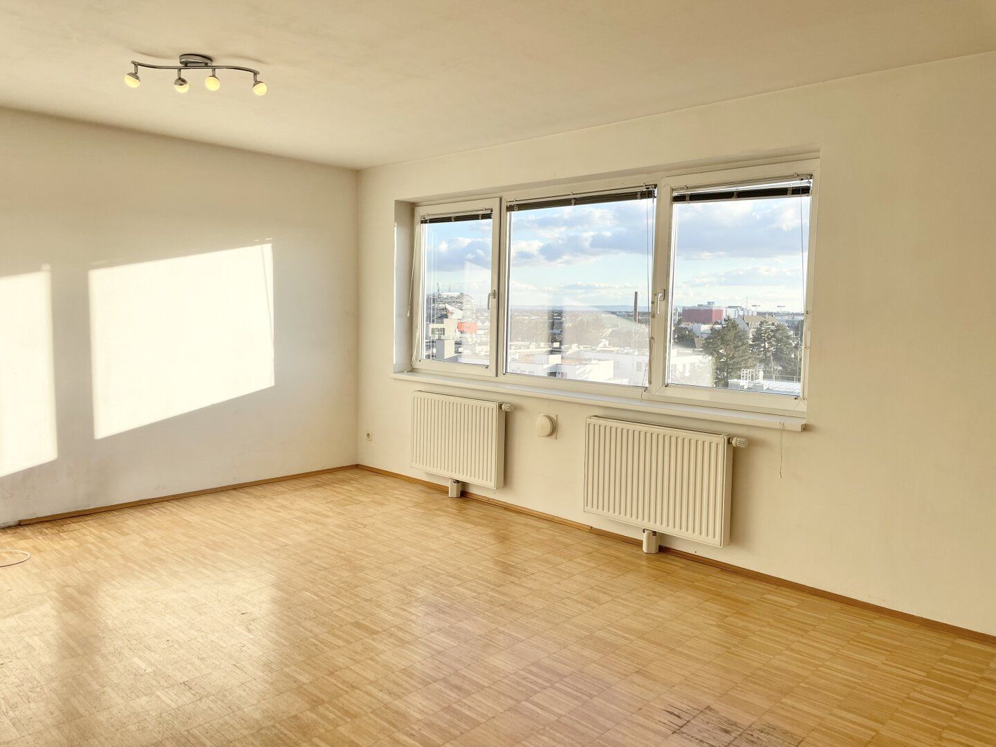 PROVISIONSFREI VOM EIGENTÜMER! IDEALE 3-ZIMMER-MAISONETTE-WOHNUNG MIT TERRASSE NÄHE U6!