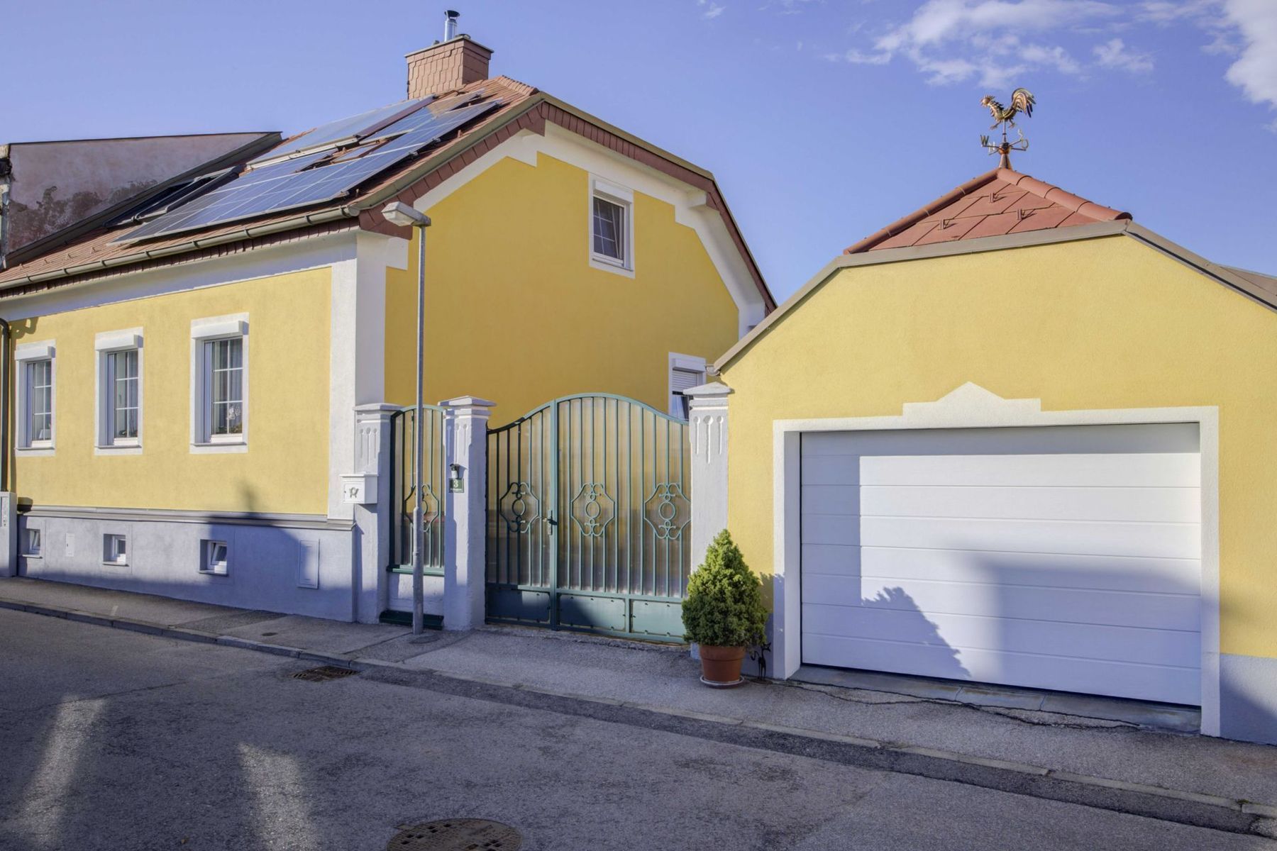 Ein Zuhause, das mehr ist als vier Wände - es ist Raum für Leben, Licht und Lebensqualität.