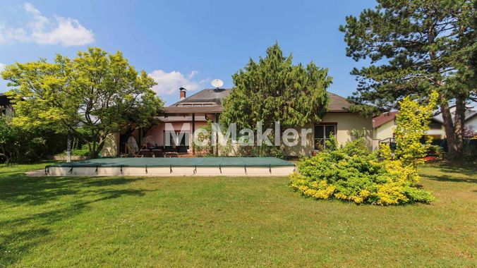 Garten und Hausansicht