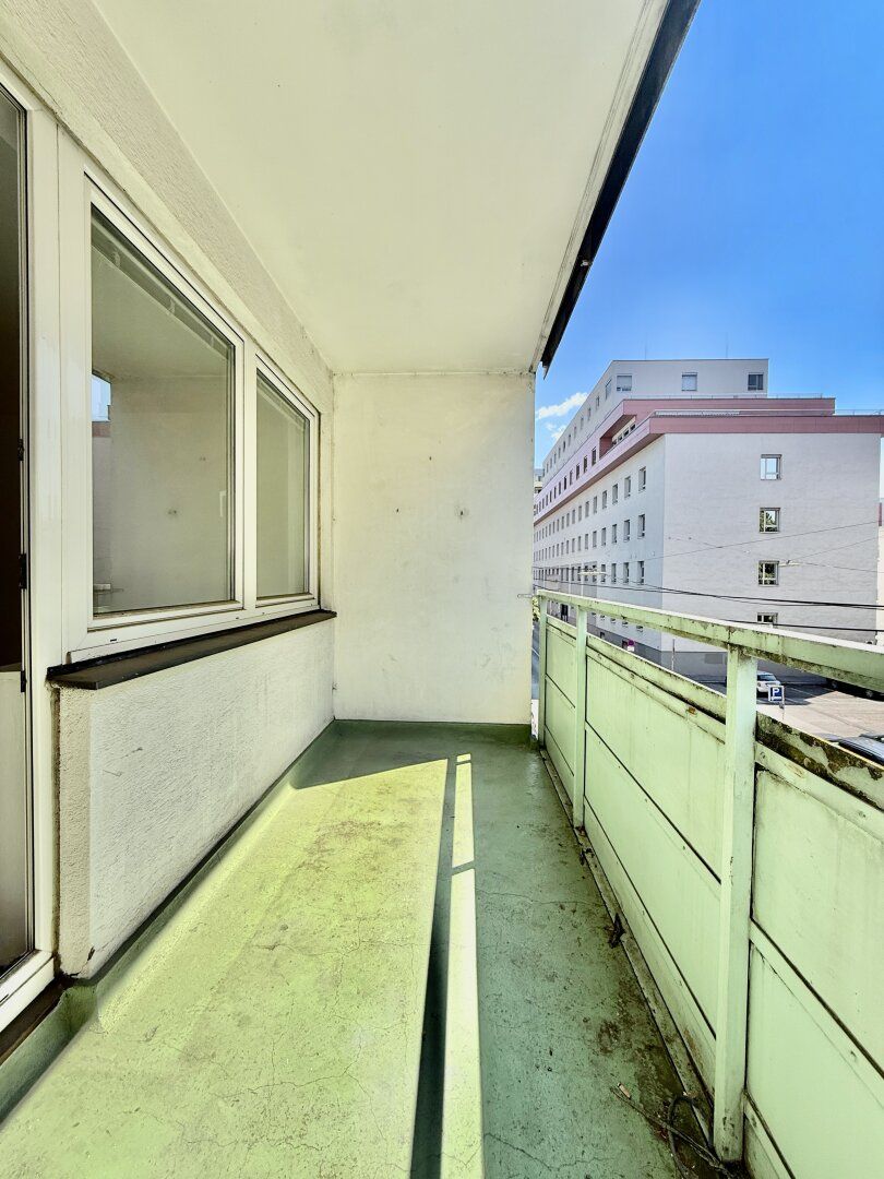 LOGGIA I INNENSTADT LAGE I SEHR RUHIG I DIREKT AN DER TU GRAZ I SEHR HELL I LICHTDURCHFLUTET I 2. STOCK MIT LIFT I PROJEKT WOHNEN I