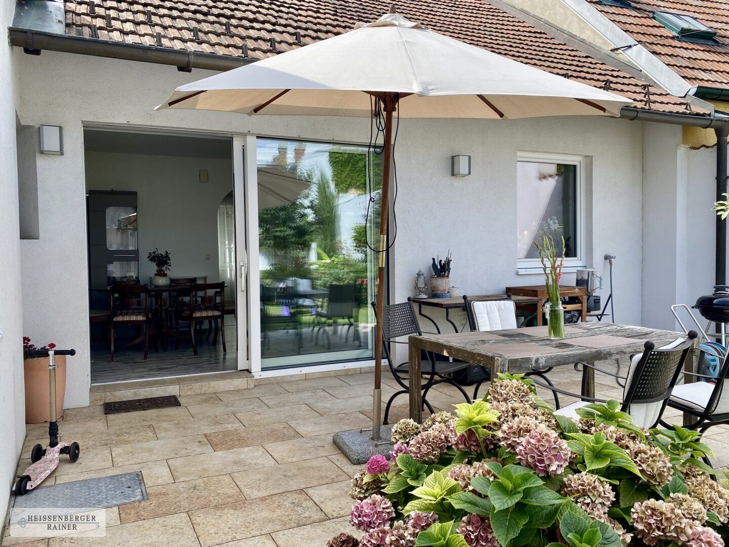 WINZERHAUS MIT UNEINSEHBAREM ATRIUMGARTEN /// GROSSES ERWEITERUNGSPOTENTIAL