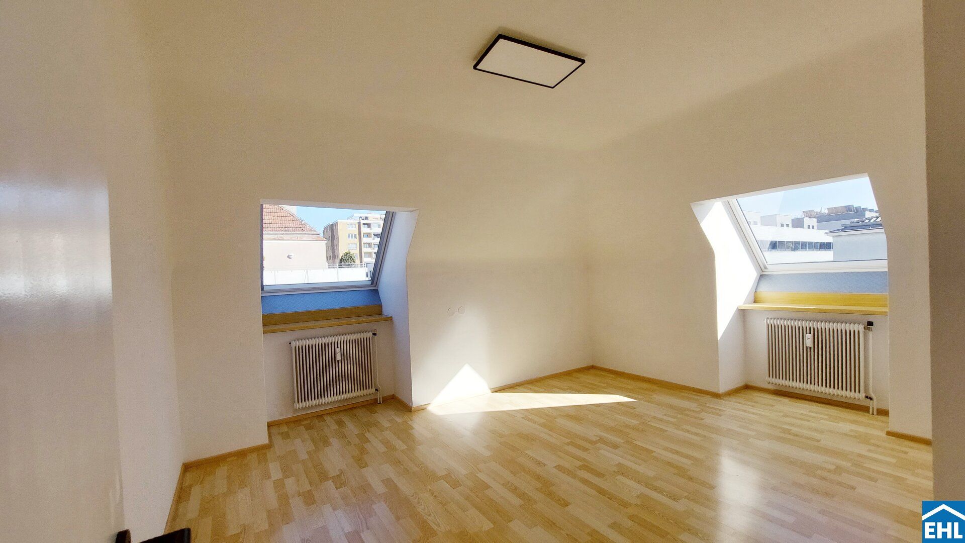 Helle 3-Zimmer-Wohnung mit separater Küche im Dachgeschoß