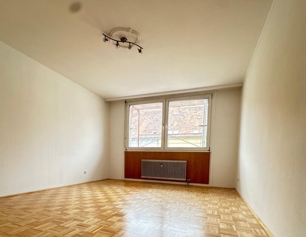 Bemerkenswert exzitatorische Zweizimmerwohnung in Graz Geidorf nähe KF UNI zu verkaufen. WG geeignet!