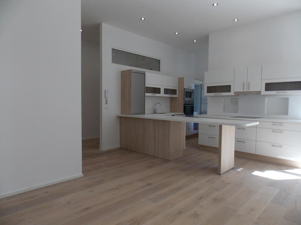 Super schön sanierter Altbau - 3 Zimmer Wohnung mit Balkon in Bestlage 7. Bezirk