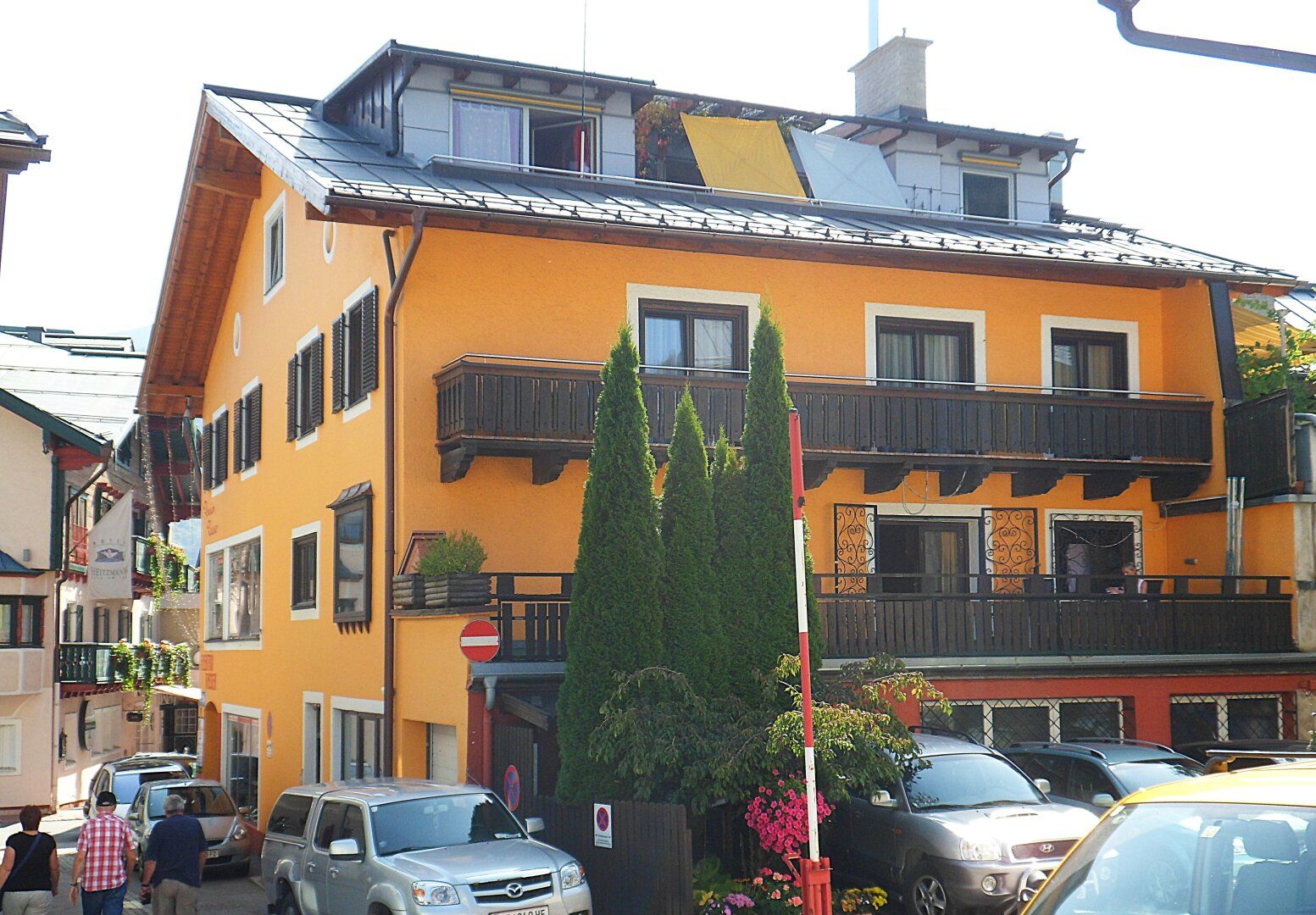 Wohn- / Geschäftshaus mit Ladenlokalen und Ferien-Apartments im Zentrum von Zell am See