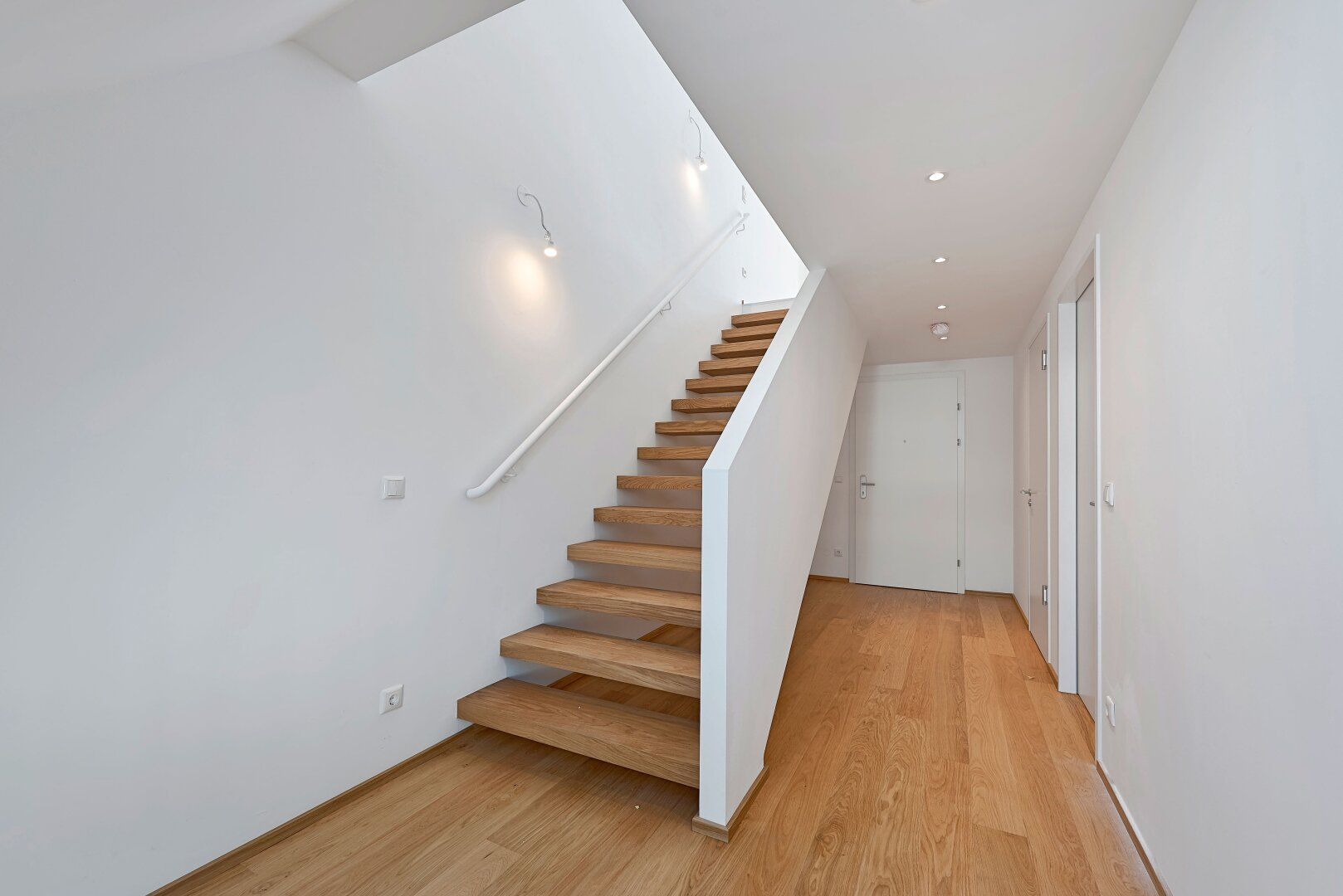 THE TEMPTATION - DG-Maisonette mit Terrasse & Balkon | 22 m² Freifläche, 3 Zimmer - Mehr