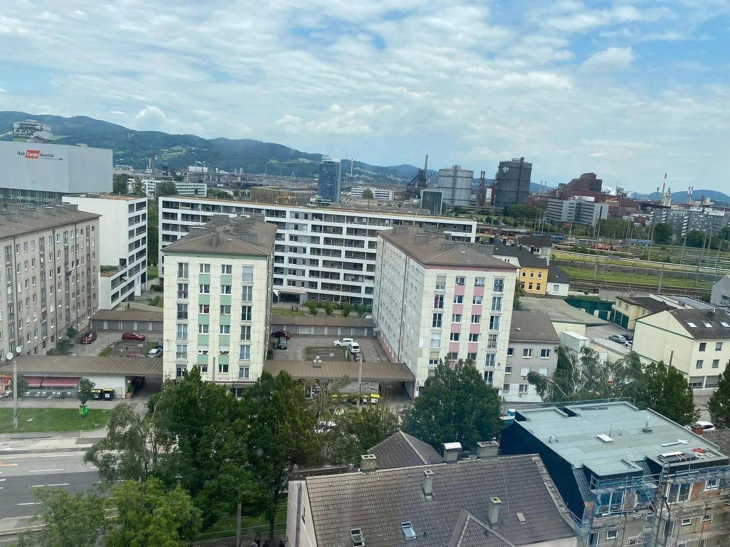 Helle 1,5-Zimmer Wohnung mit Loggia im 10. Stock