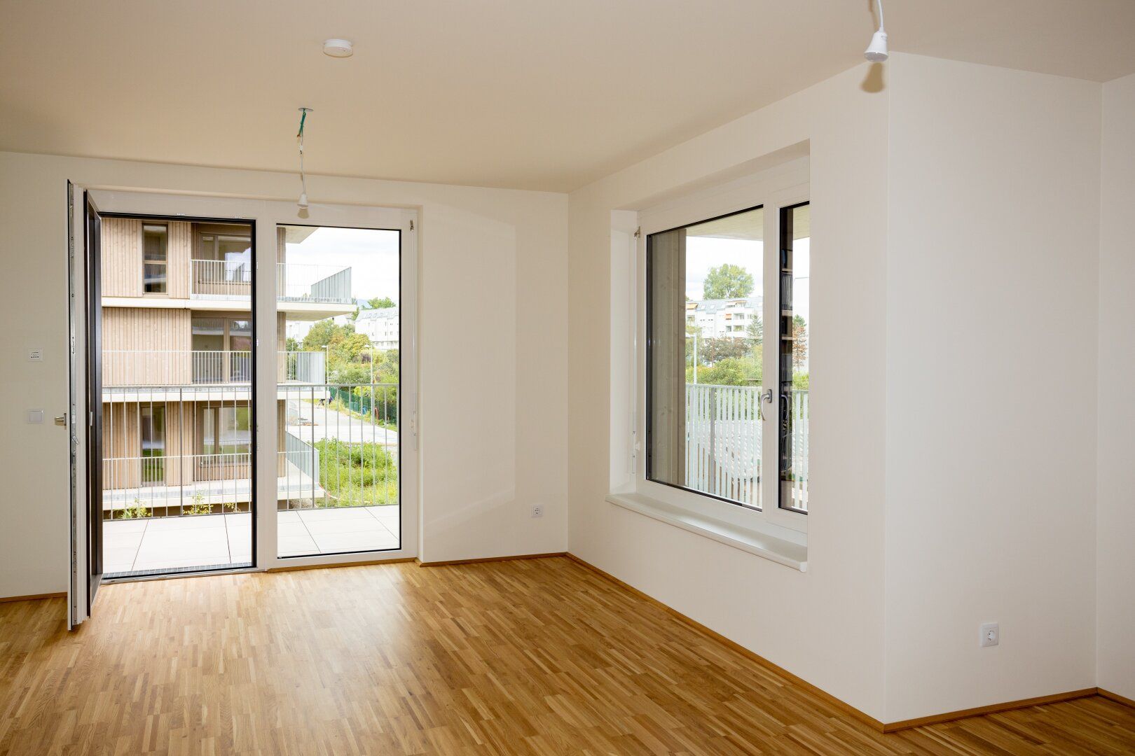 Großzügige Familienwohnung mit 2 Bädern und sehr großer Freifläche!