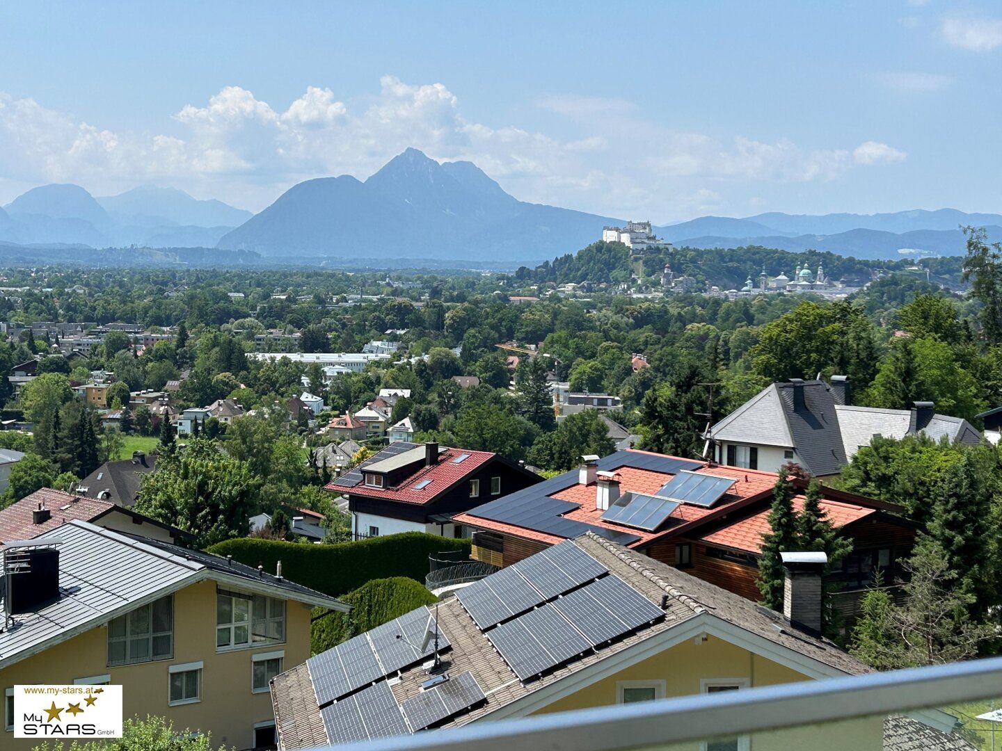 Exklusives Wohnen in Salzburg - Erstbezug-Villa in Aigen mit unverbaubarem Blick über die Stadt bis zur Festung Hohensalzburg