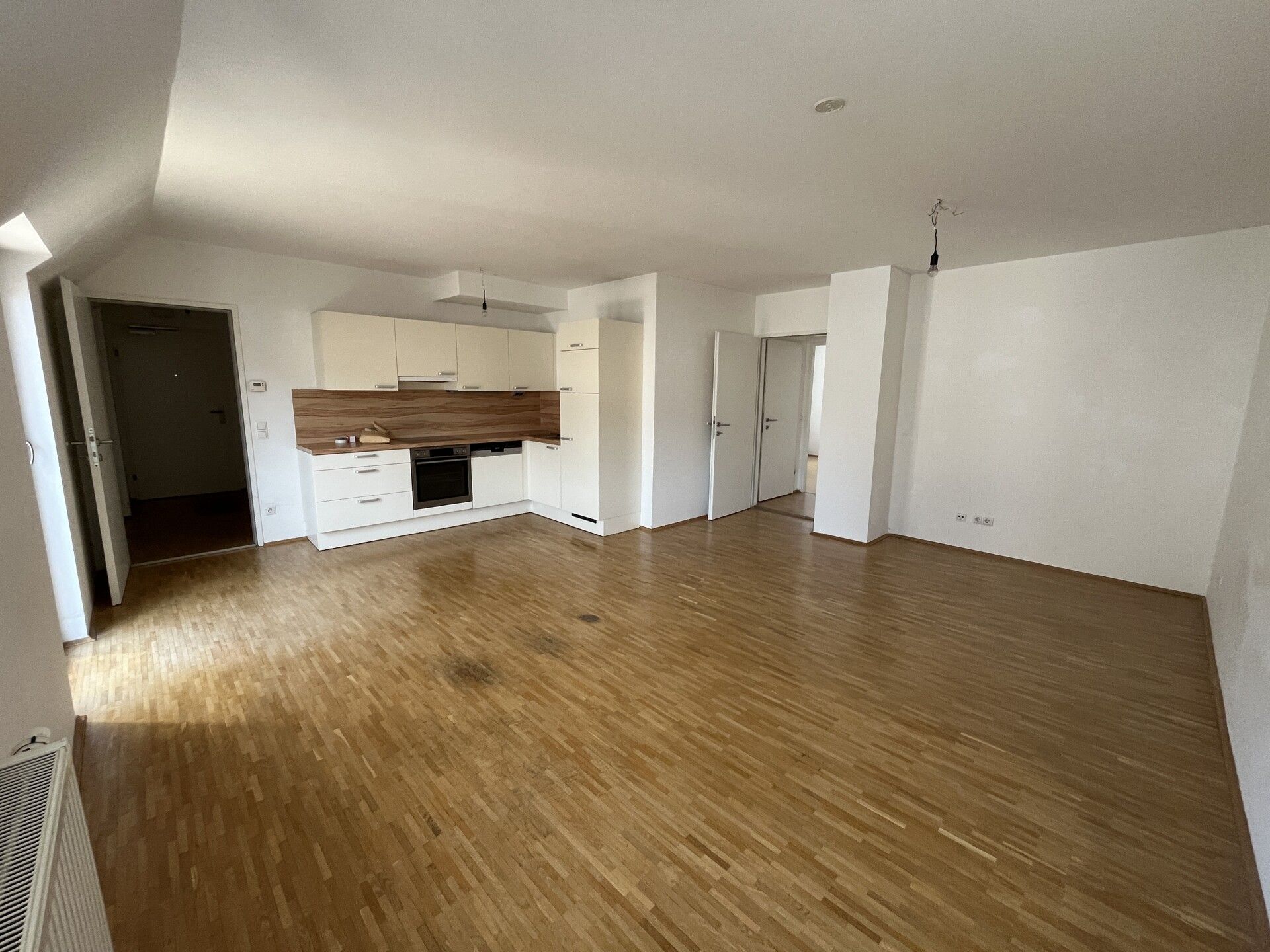 Attraktive 3-Zimmer Wohnung mit hofseitigem Balkon nahe Julius-Tandler-Platz in 1090 Wien zu mieten