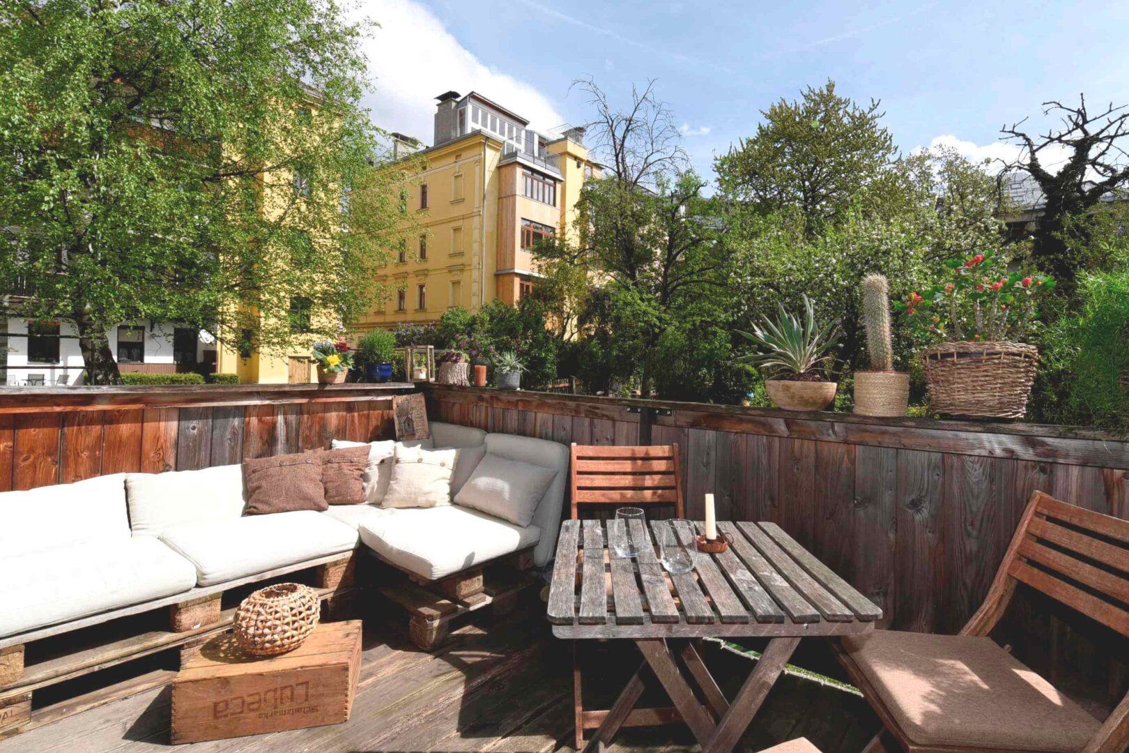 Charmante, helle 3-Zimmer-Terrassen-Wohnung Klinik-Uninähe im EG mit hohen Räumen in Innsbruck-Wilten