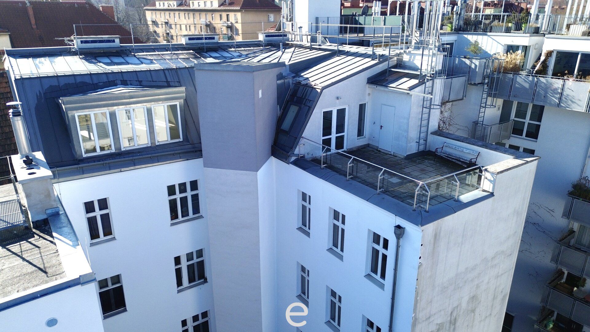 Stadtleben mit Panorama - Stilvolle Dachgeschosswohnung im Gründerzeithaus
