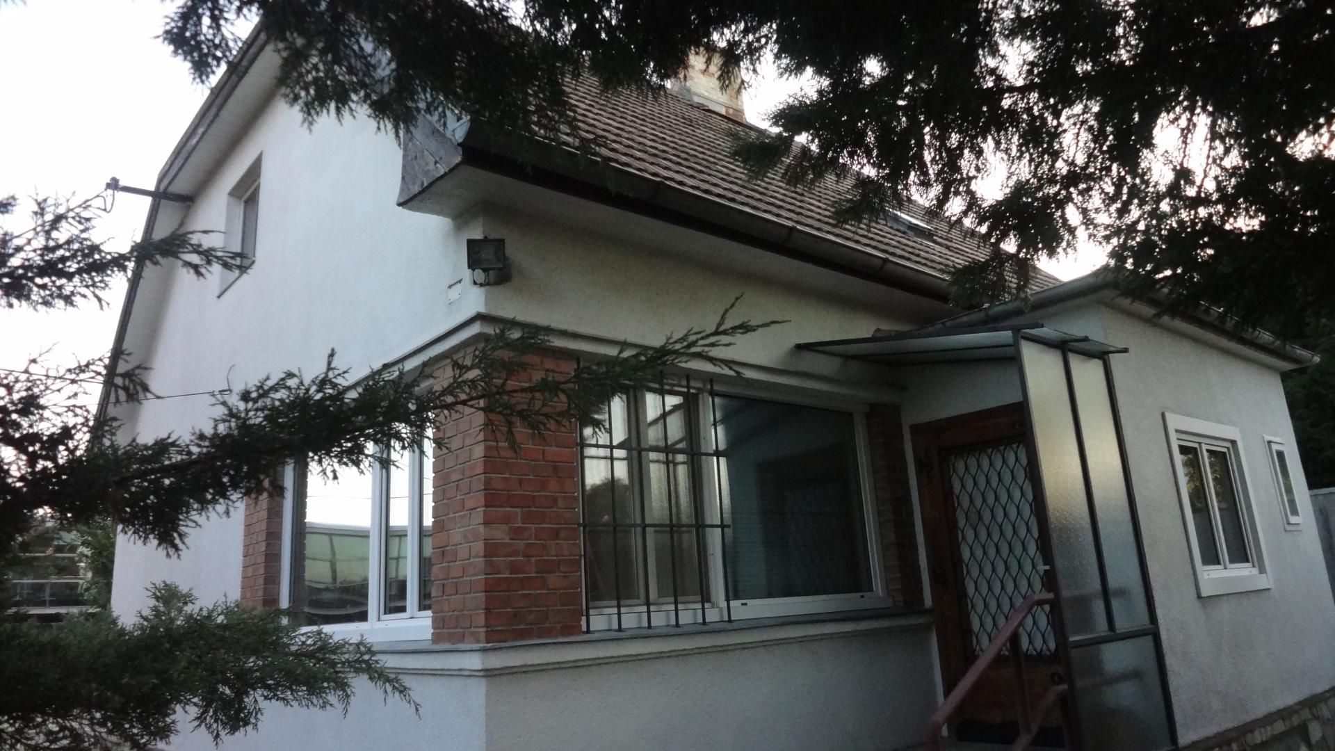 Sanierungsbedürftiges Haus auf großem Grund !
