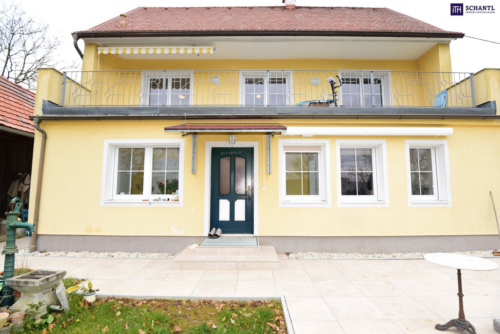 EINFAMILIENHAUS mit atemberaubendem AUSBLICK - Terrasse, Balkon und entzückender Garten mit Obstbäumen