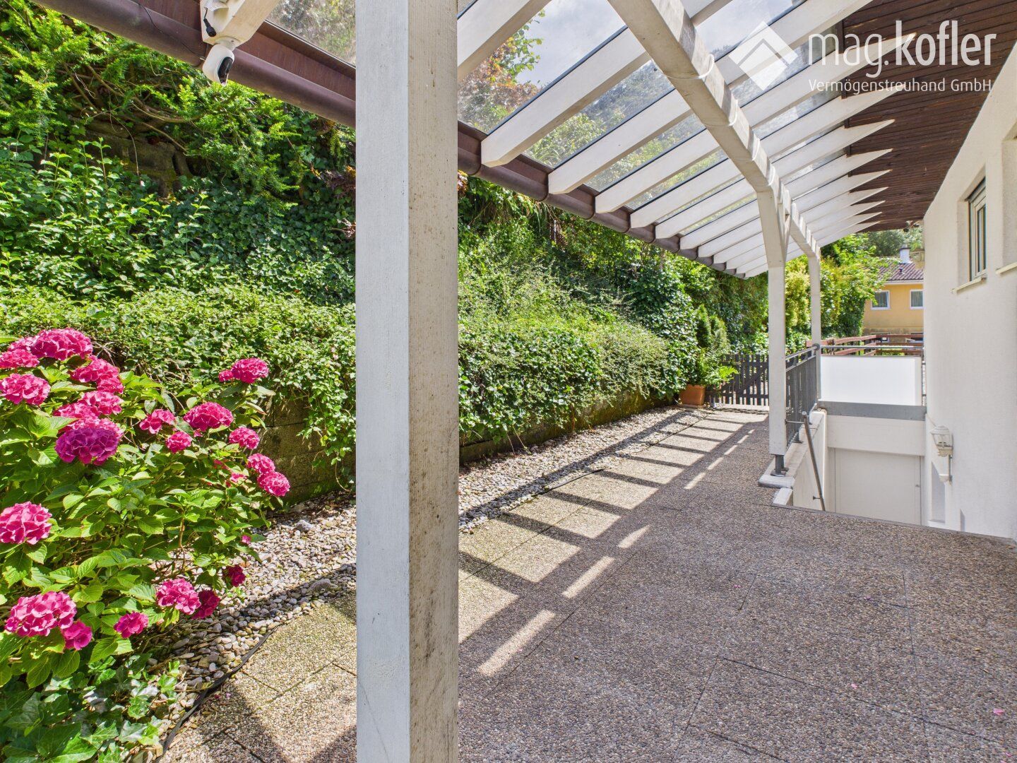Wohnen mit Weitblick - Zweifamilienhaus mit Gartenidylle mitten in Feldkirch