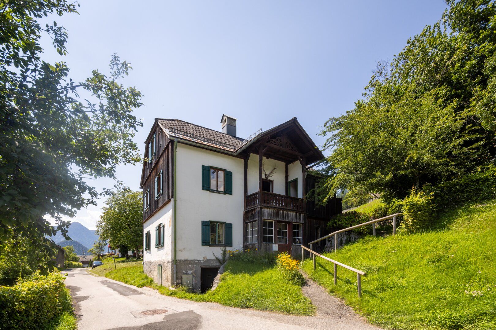Seltene Gelegenheit! Traditionelles Haus oberhalb des Grundlsees mit bezauberndem Seeblick
