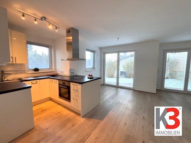 K3 -Top ausgestattete, schöne Doppelhaushälfte mit herrlicher Terrasse und Pool! Ein Carport- und zwei Freistellplätze inklusive!