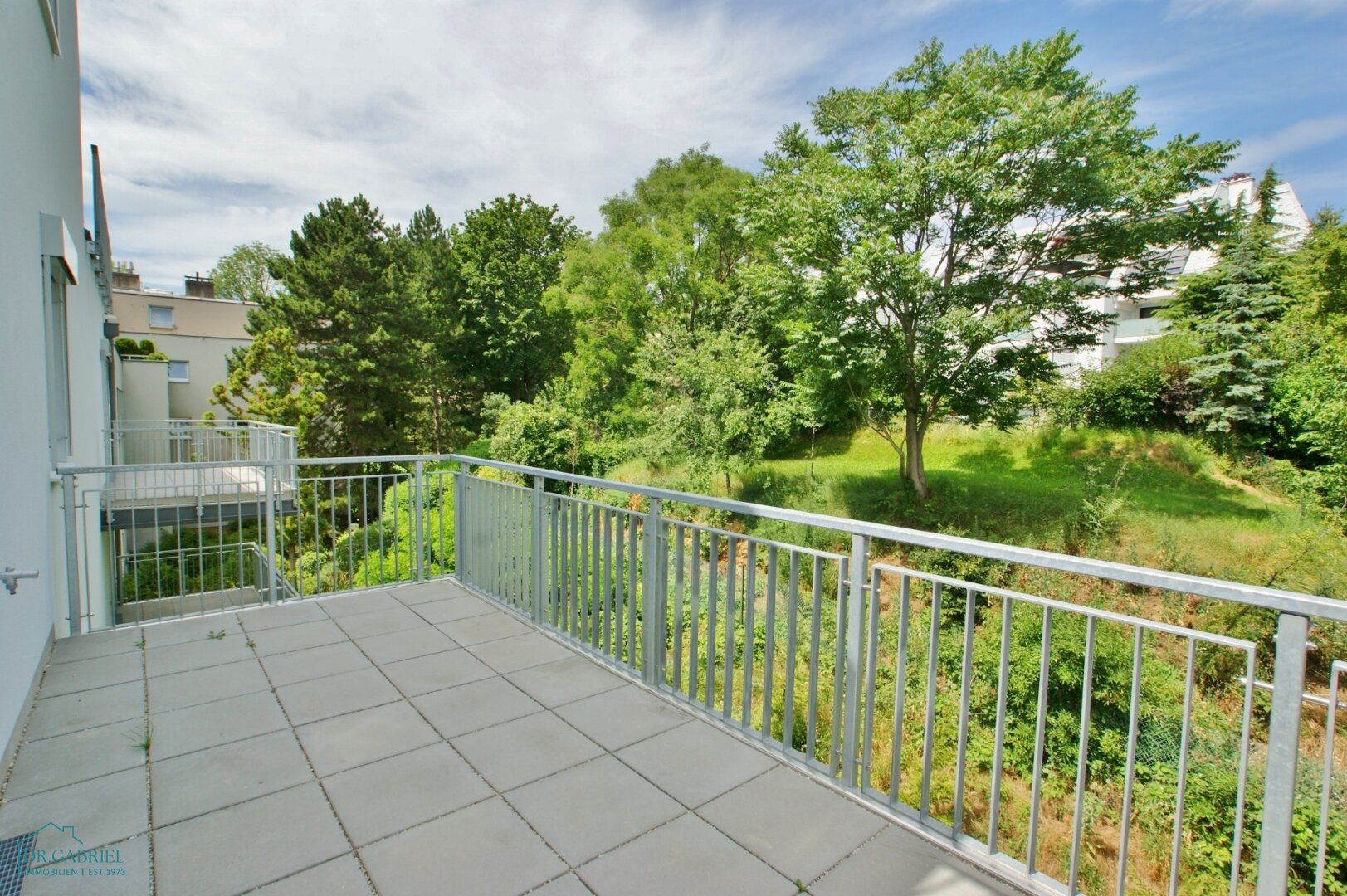 2- ZIMMER-BALKONMIETE IN GRÜNRUHELAGE