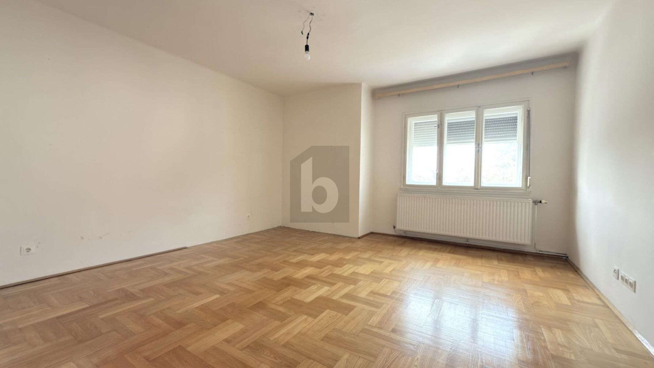 IM ZEHNERVIERTEL MIT VOLLKELLER, GARAGE UND LOFT-DACHGESCHOSS - 2 WOHNEIHEITEN MÖGLICH – pohled 4