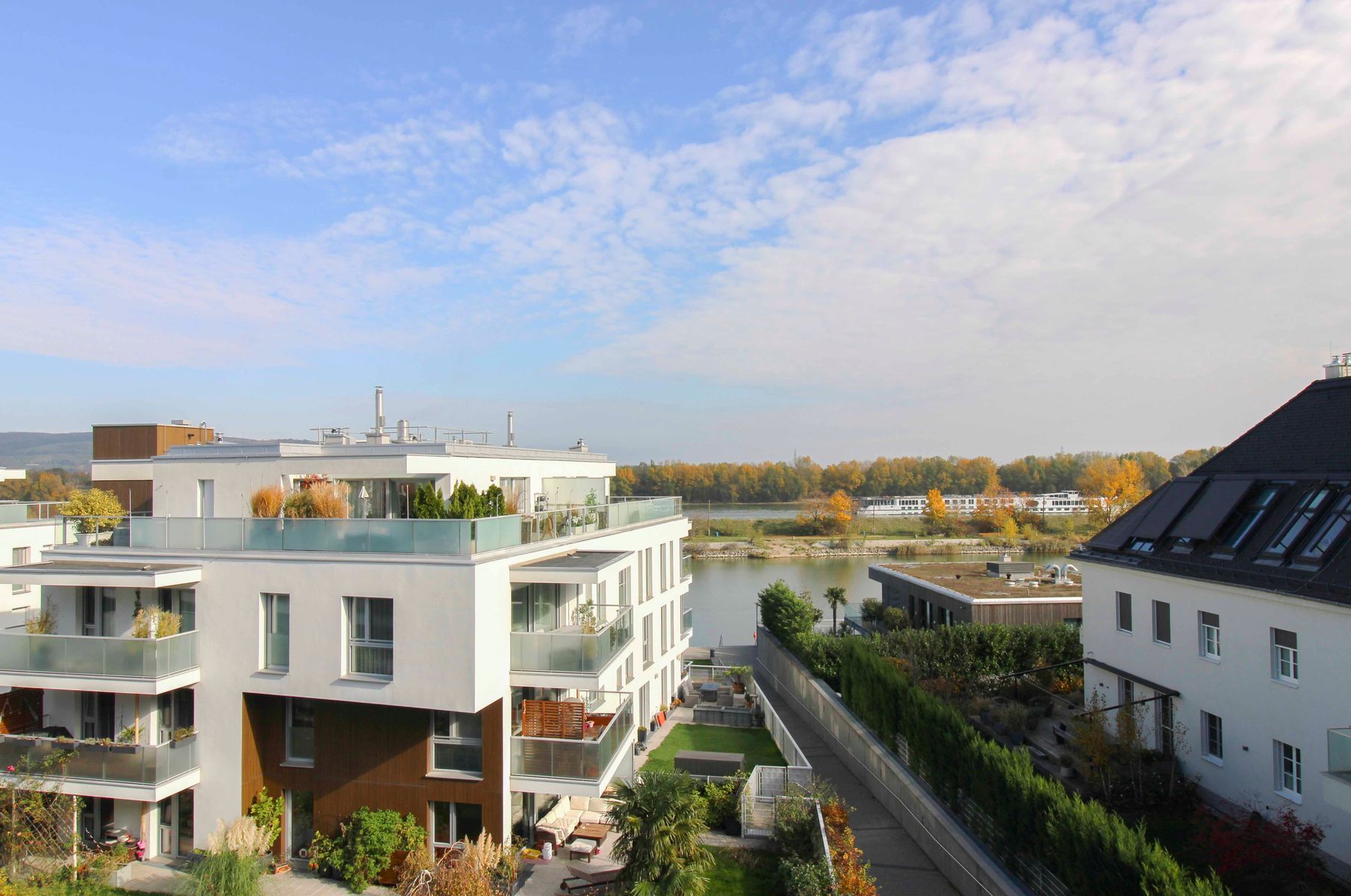 Exklusive Dachgeschoßwohnung mit Privatsteg, Bootanlegeplatz und Donaupanorama am Kuchelauer Hafen