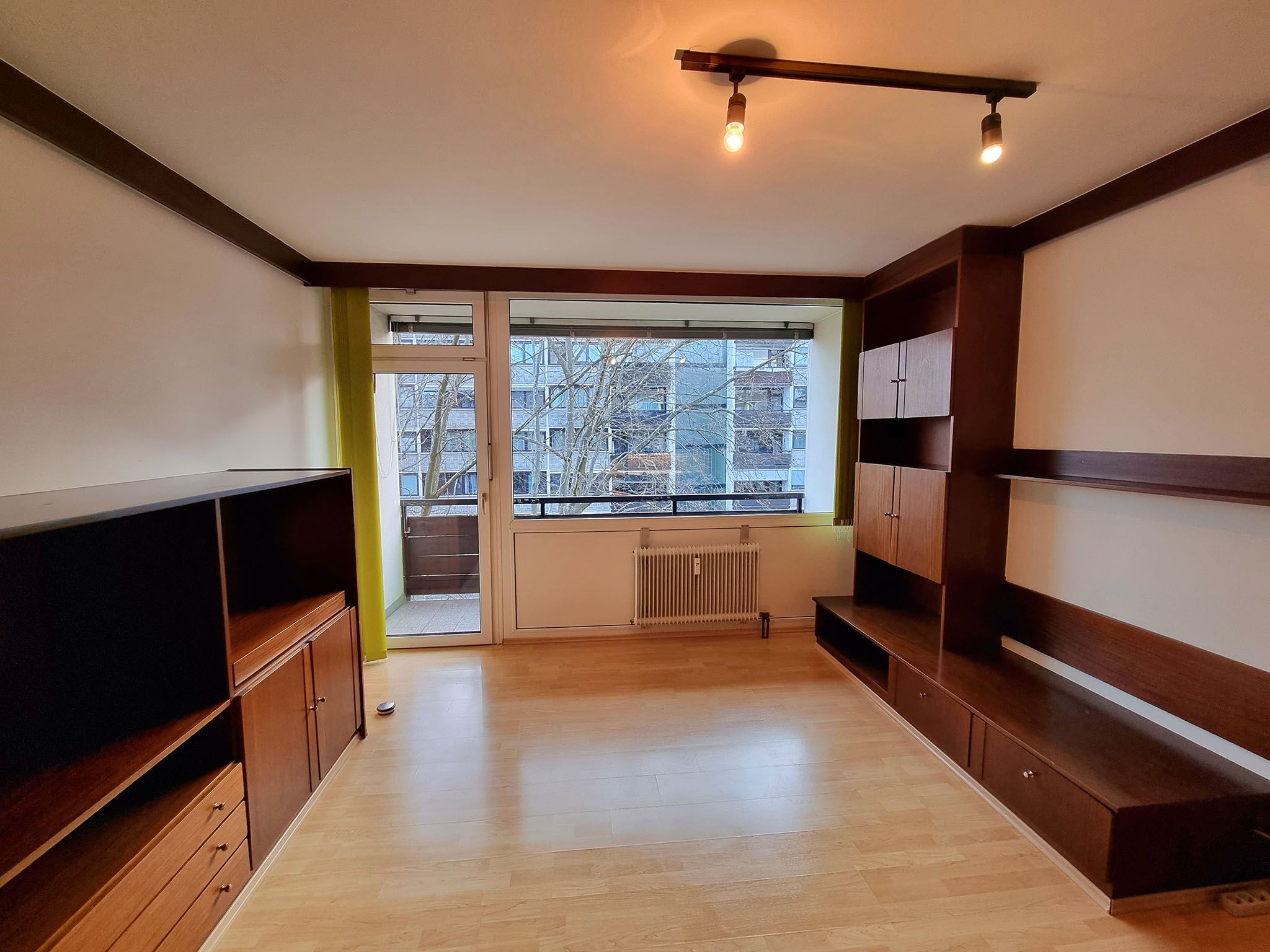 Sonnige, ruhige Garconniere mit Loggia, Keller und Autoabstellplatz