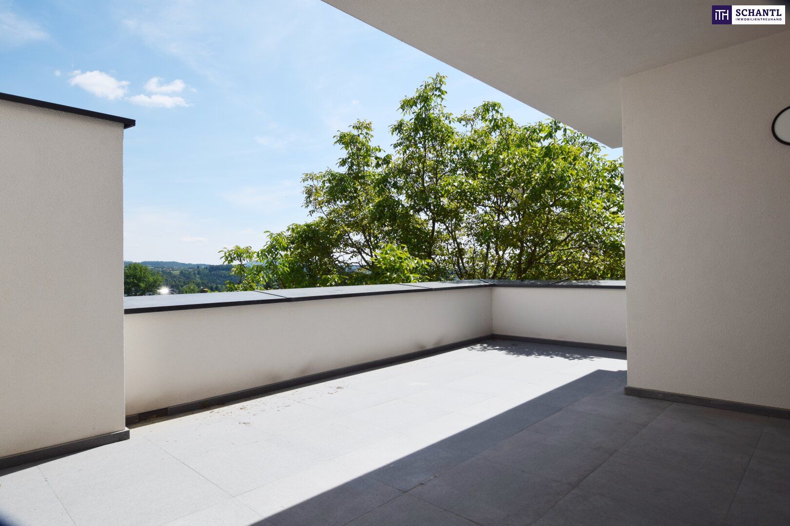 EINZIGARTIGE 4-Zimmer-Wohnung mit großer Terrasse und zwei Bädern - inmitten der West-Steirischen Weinberge!