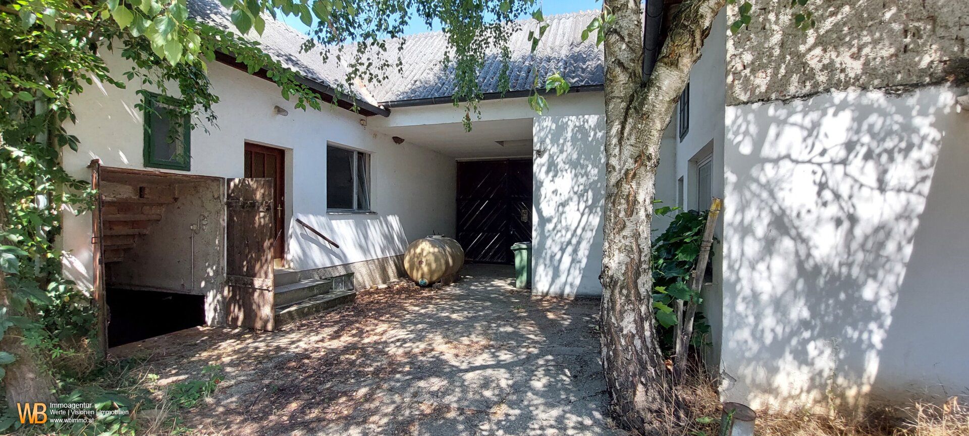Haus mit schönem Innenhof und viel Potential, sanierungsbedürftig