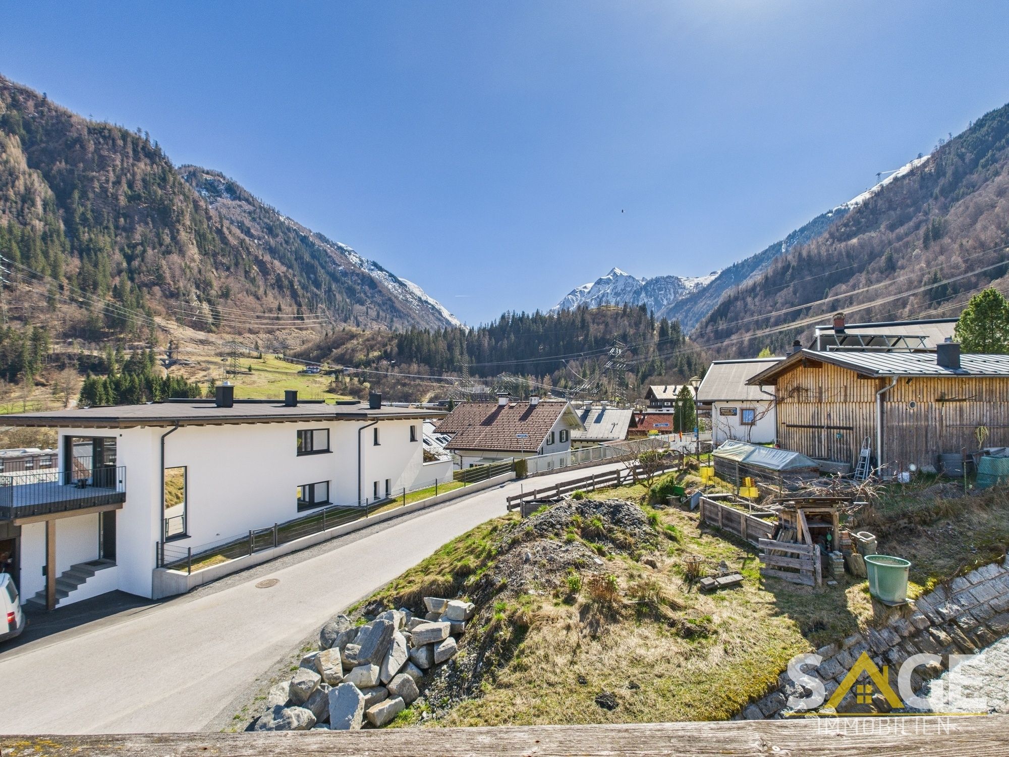 Ein-/Zwei-Familienhaus zur Fertigstellung in ruhiger, attraktiver Nachbarschaft mit 