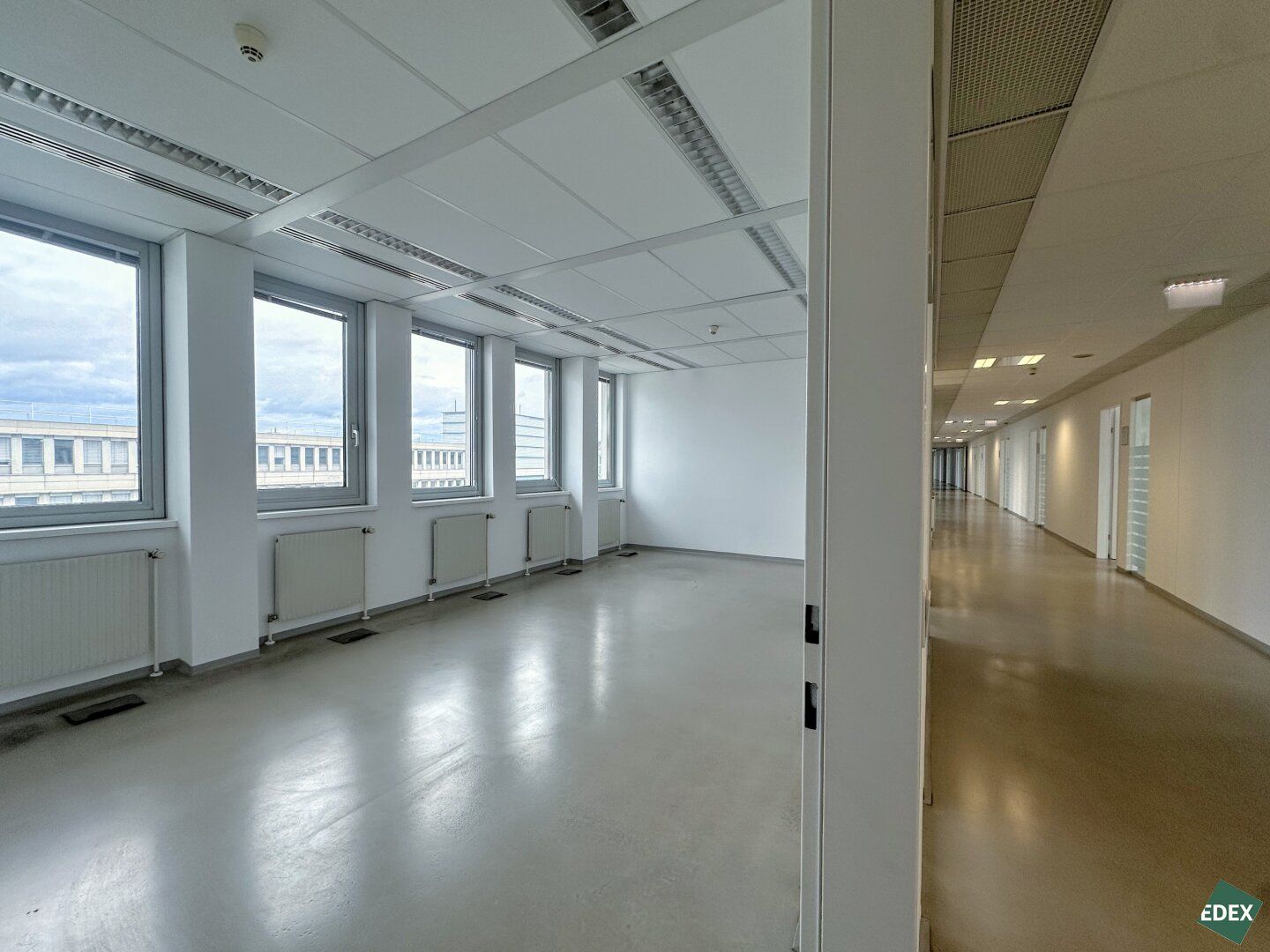 Terrasse und hervorragende Anbindung | Kantine & Supermarkt sowie Tiefgarage im Haus - Ansicht 5
