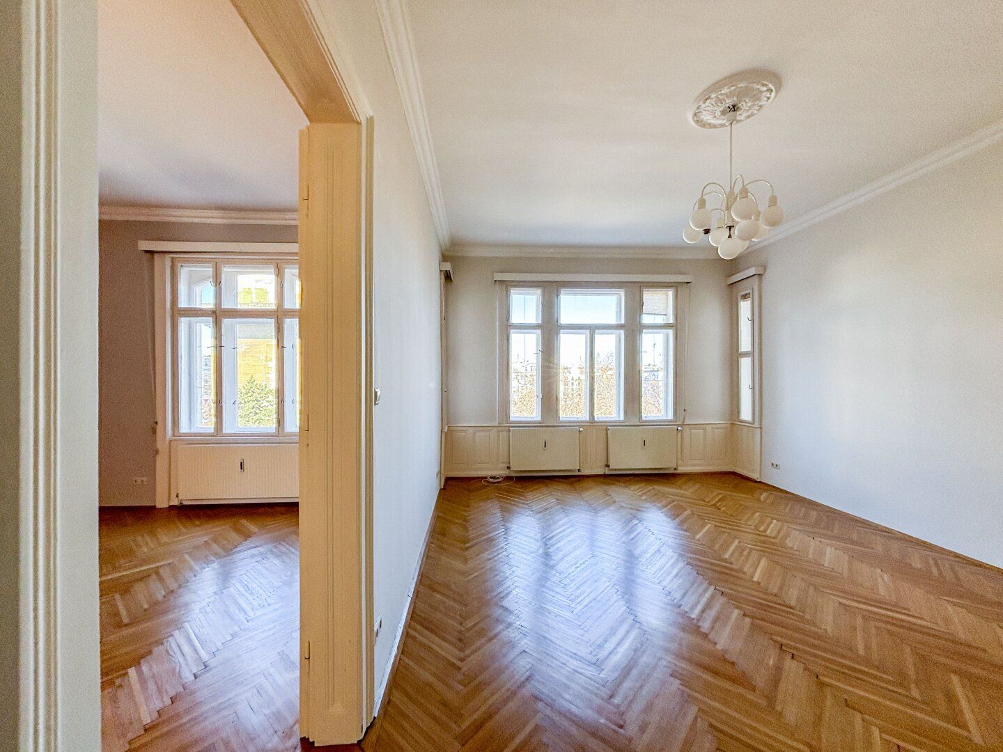 Elegante Altbauwohnung mit Blick auf den Arenbergpark