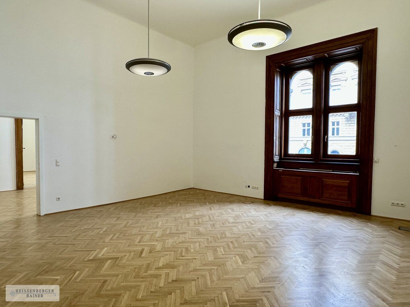 PRÄCHTIGES ALTBAUBÜRO /// SOFORT EINZUGSBEREIT /// VIER ZIMMER, VIER EINGÄNGE - Ansicht 5
