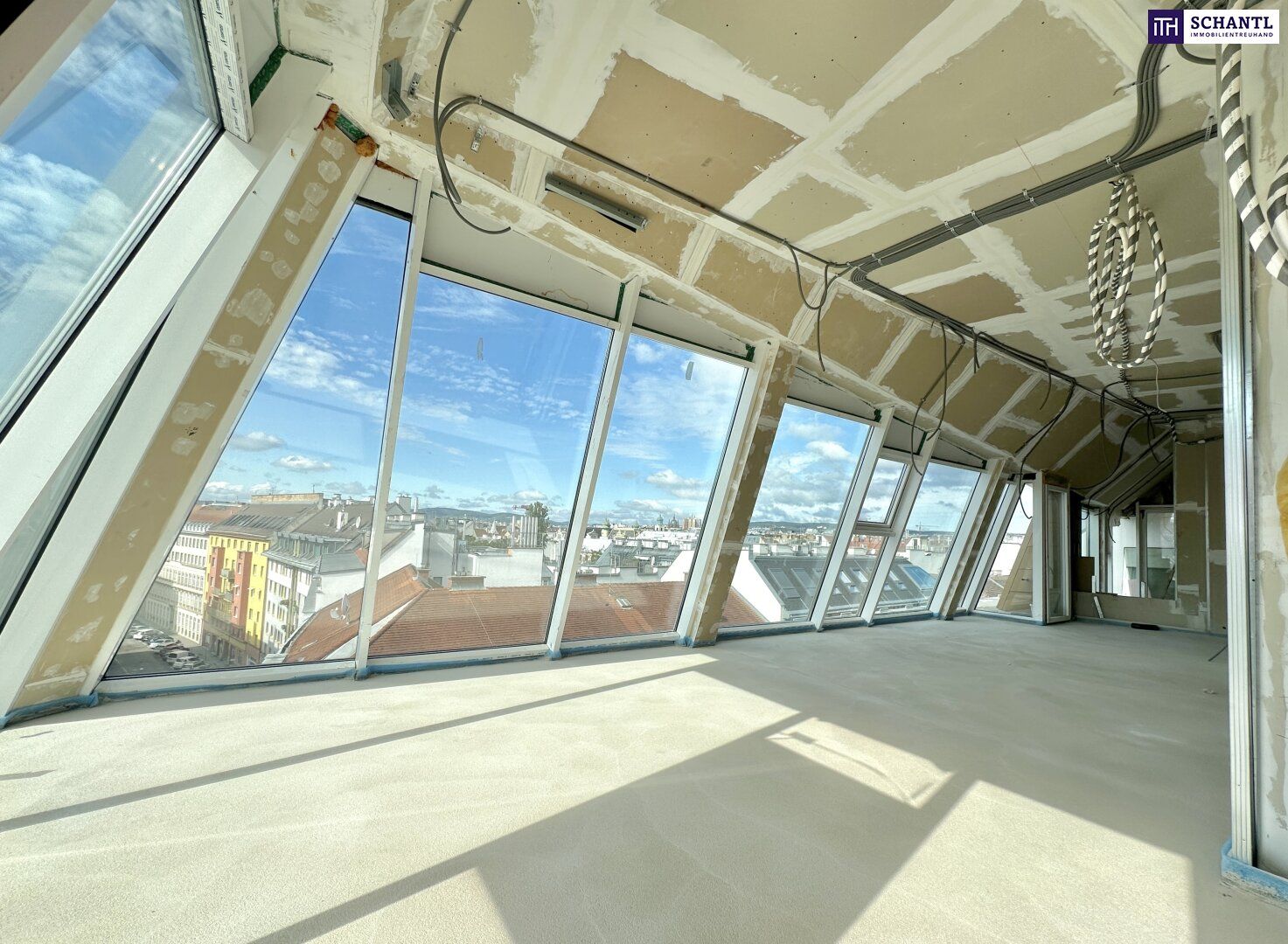 Welch grandioser Panoramablick! Großzügige drei Zimmer, mit 2 kompakten Terrassen und bester Lage!