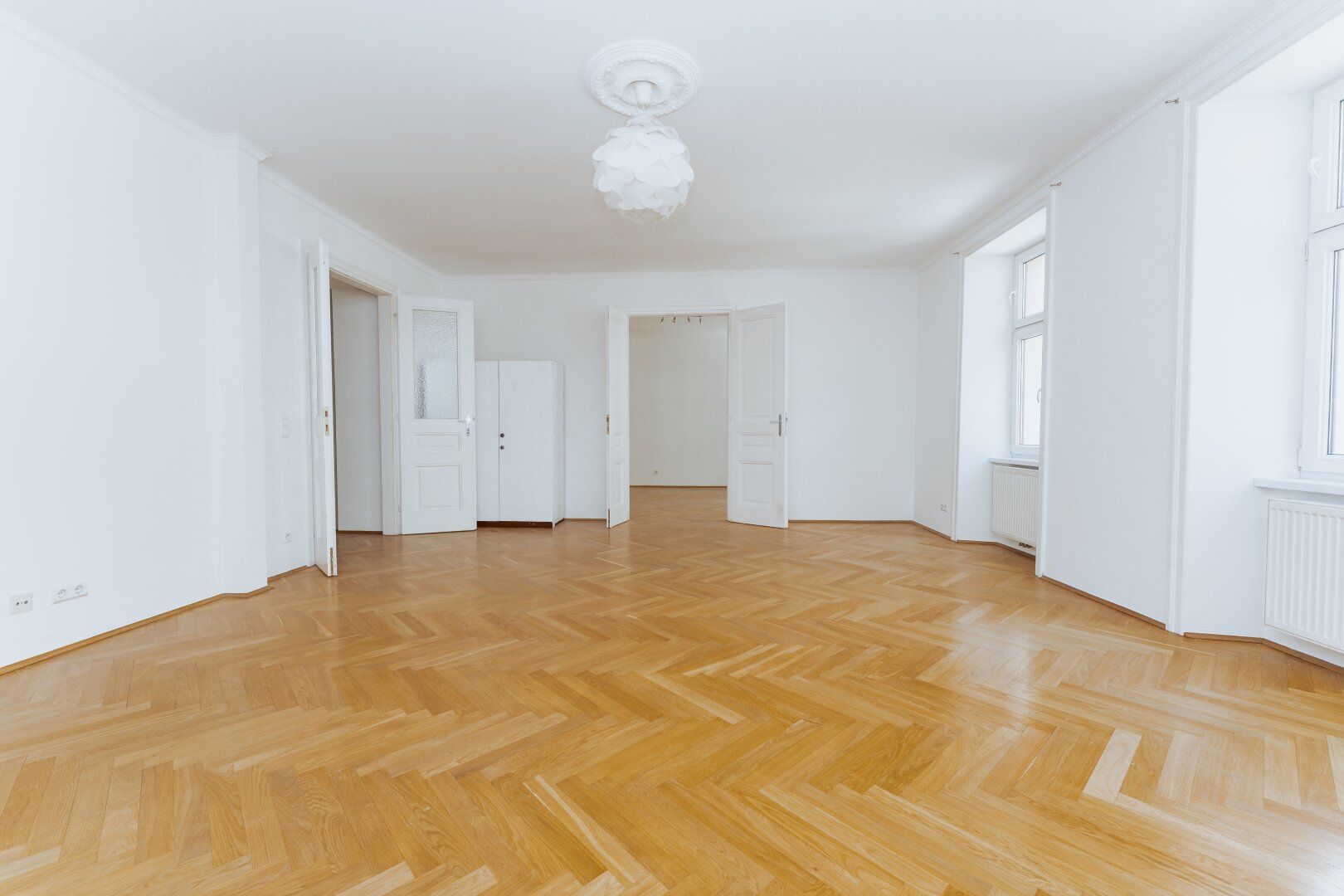 Zum Verkauf gelangt diese wunderschöne 4 Zimmer Altbauwohnung in bester Lage