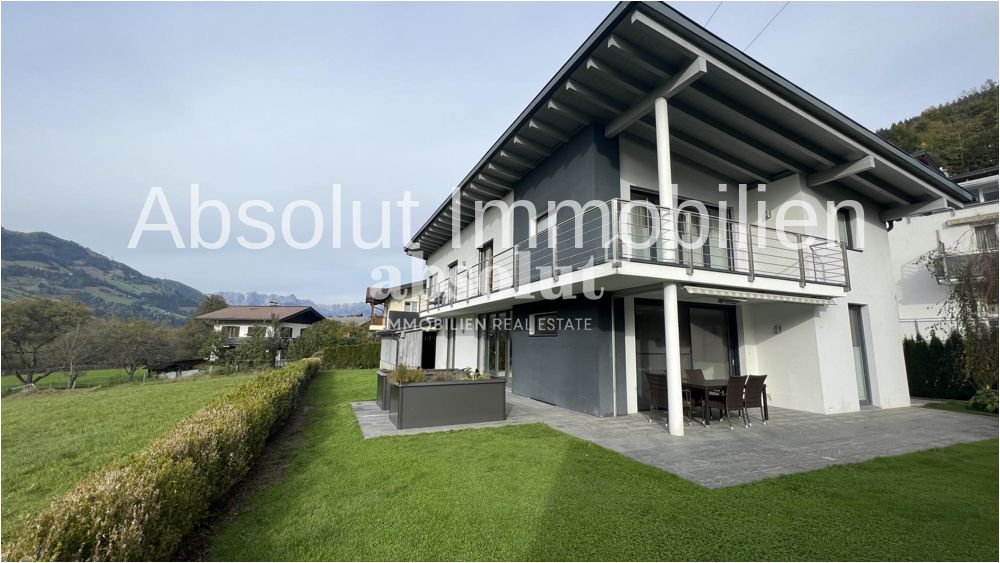 Modernes Mehrfamilienhaus in ruhiger Lage, unweit des Zentrums von St. Johann/Pongau. 2 x Carport