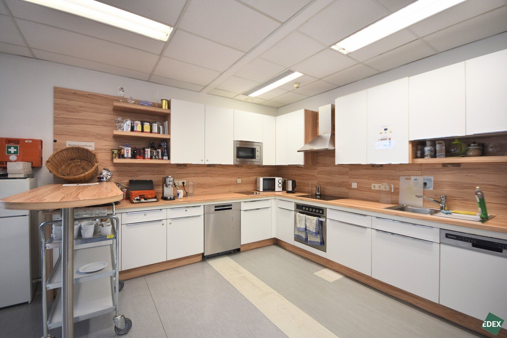 Bürofläche mit hervorragender Anbindung | Kantine & Supermarkt sowie Tiefgarage im Haus - Mehr