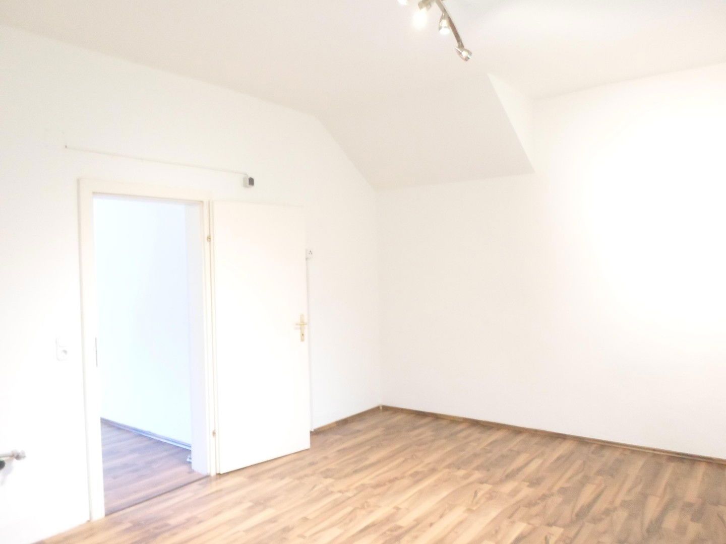 Wohnen wo andere Urlaub machen - 3-Zimmer-Wohnung nahe Schloss Burgau